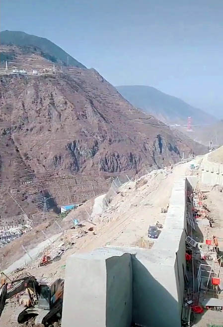 File:Daduhe Railway Bridge ChuanzangMountain.jpg