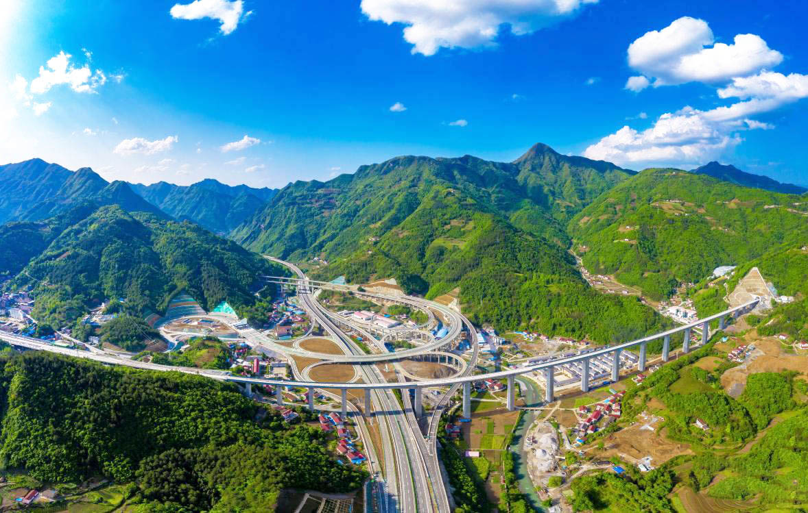 Tianchi Railway and Qianping Expressway bridge.jpg