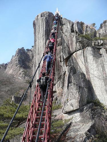 Daesunsan Steep Footbridge.jpg