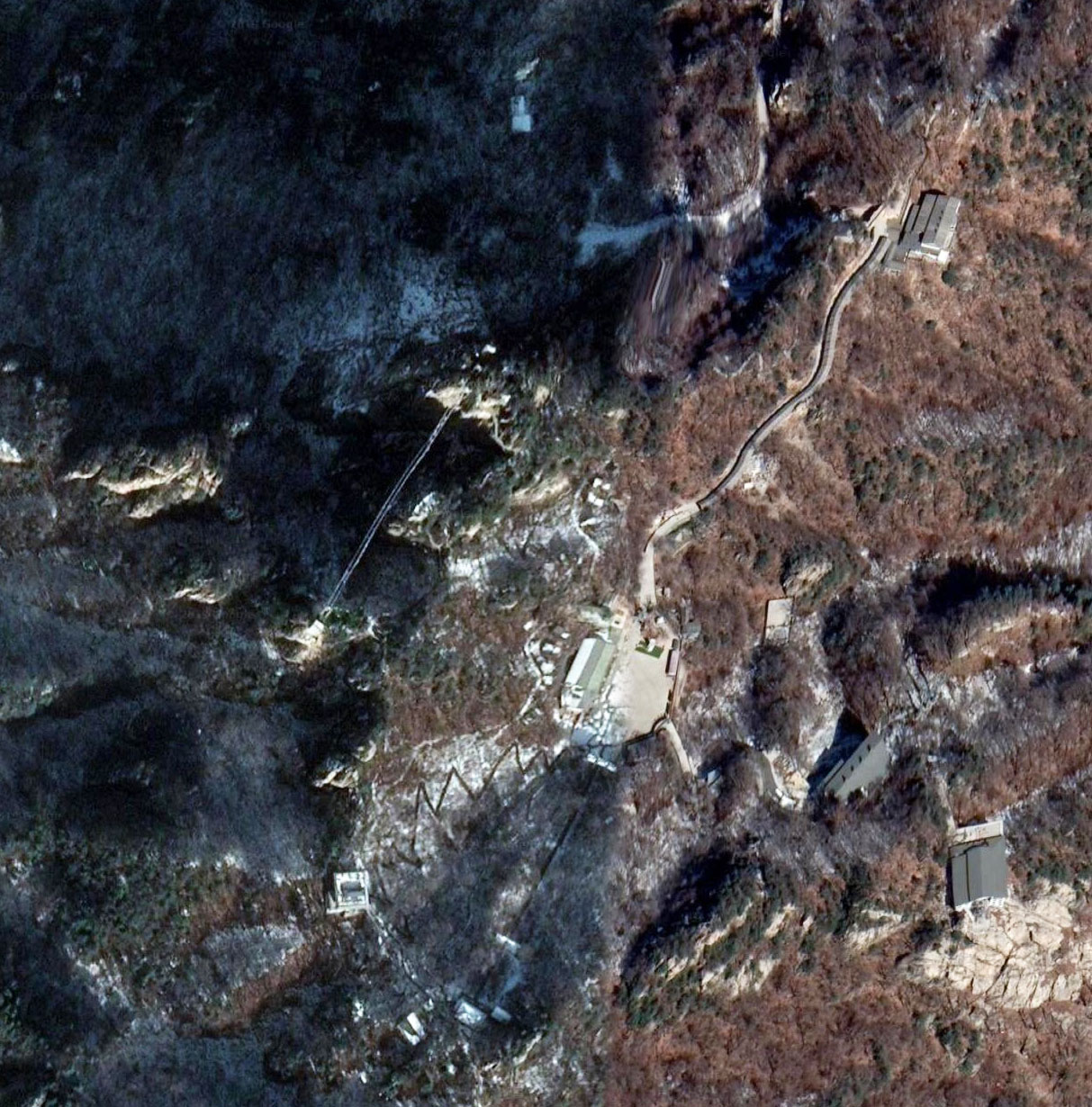 Laojunshan Glass Footbridge Satellite.jpg