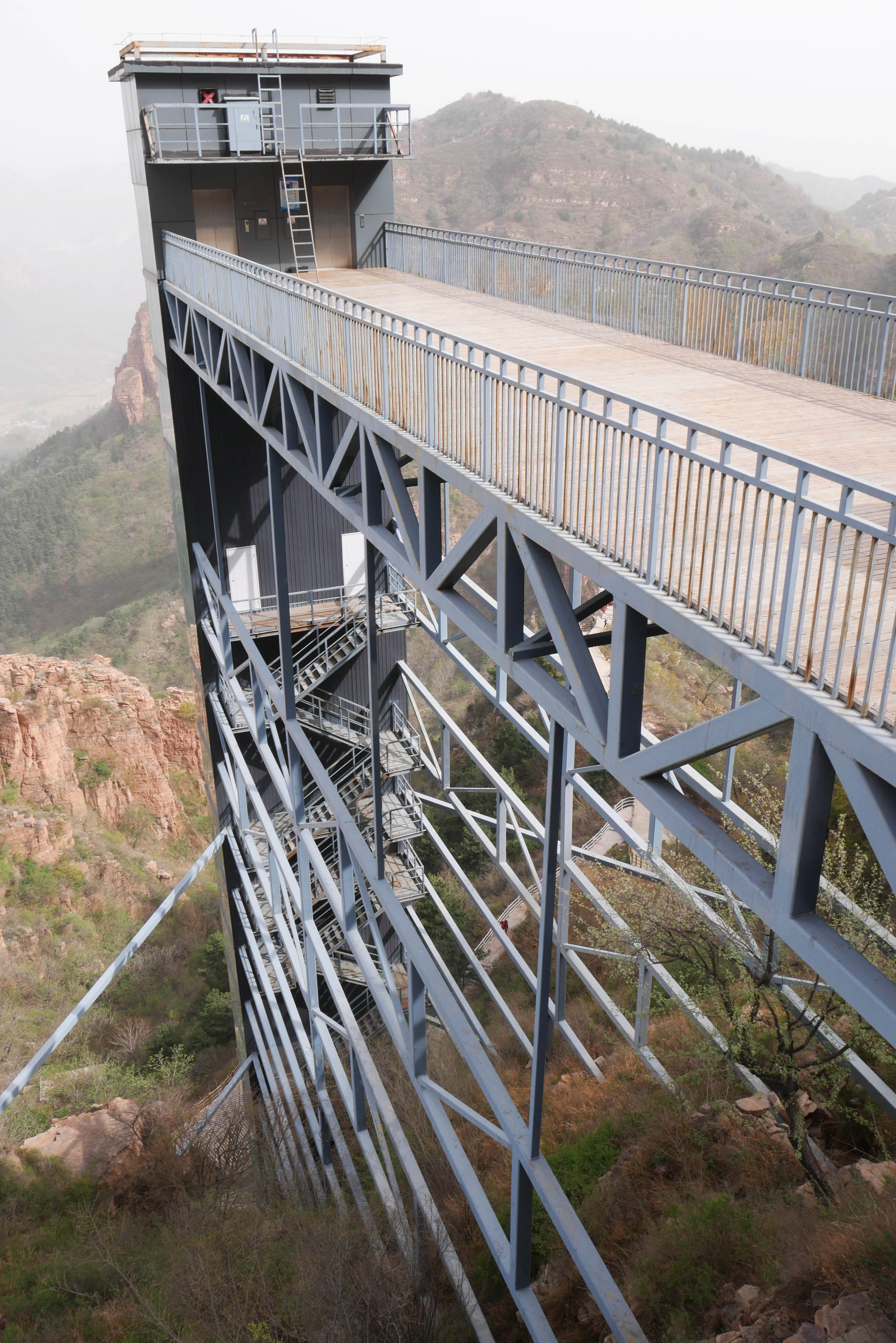 EastTaihangRedrockMountainWalk.JPG
