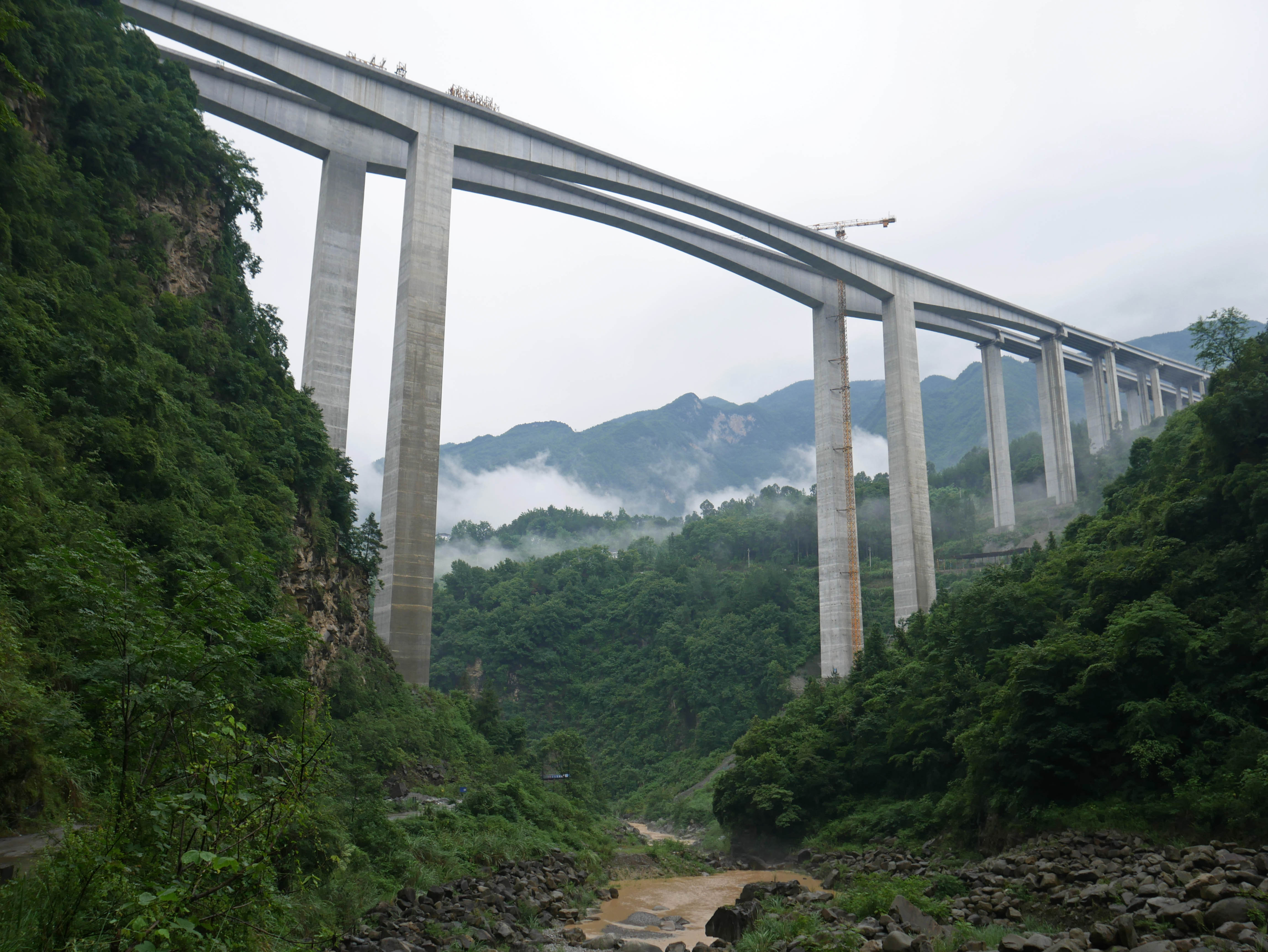 Shuanghekou Bridge WuyunkaiCrane.JPG