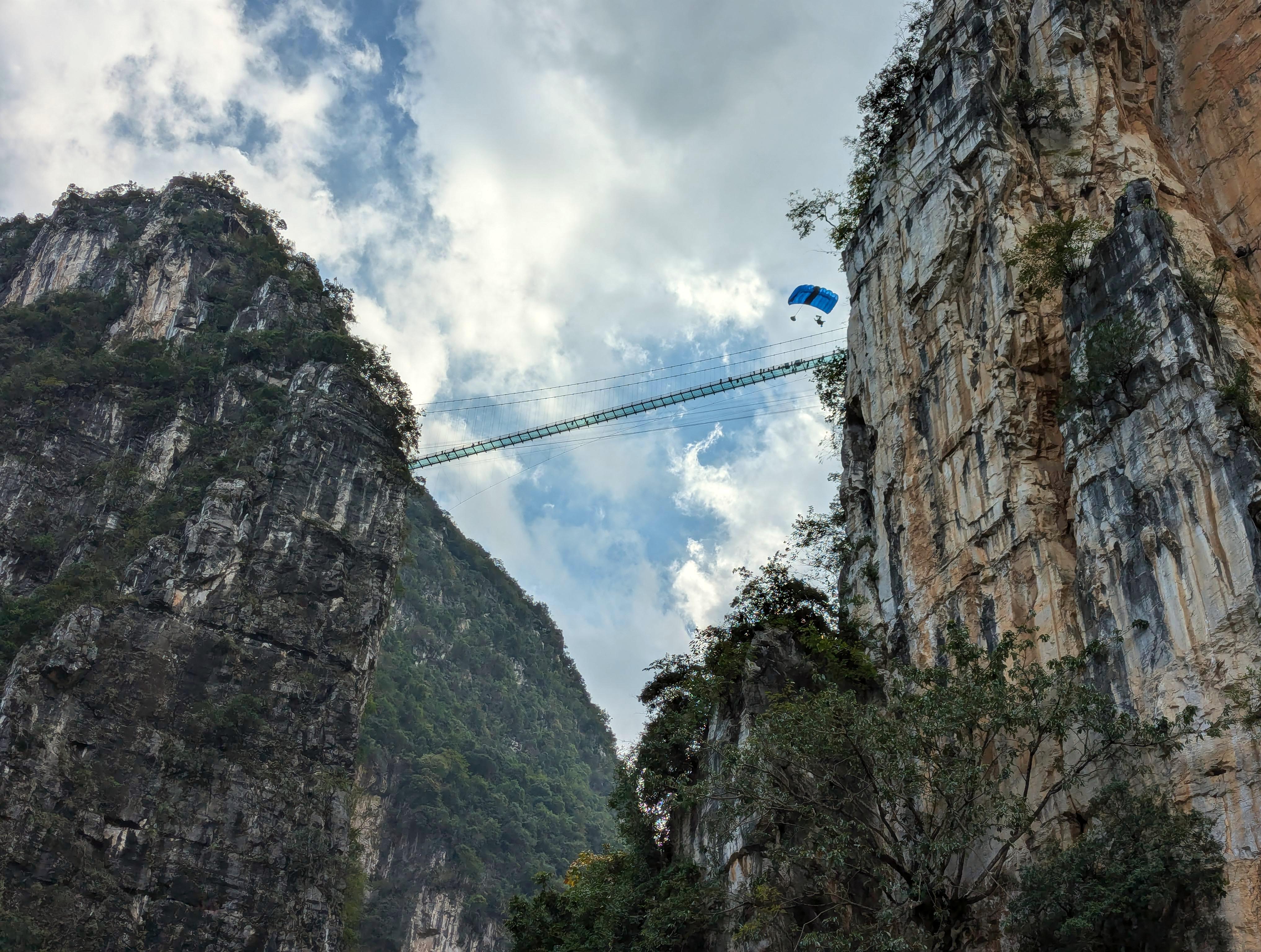 Nizhuhe DecemberFootbridgeJumper.jpg