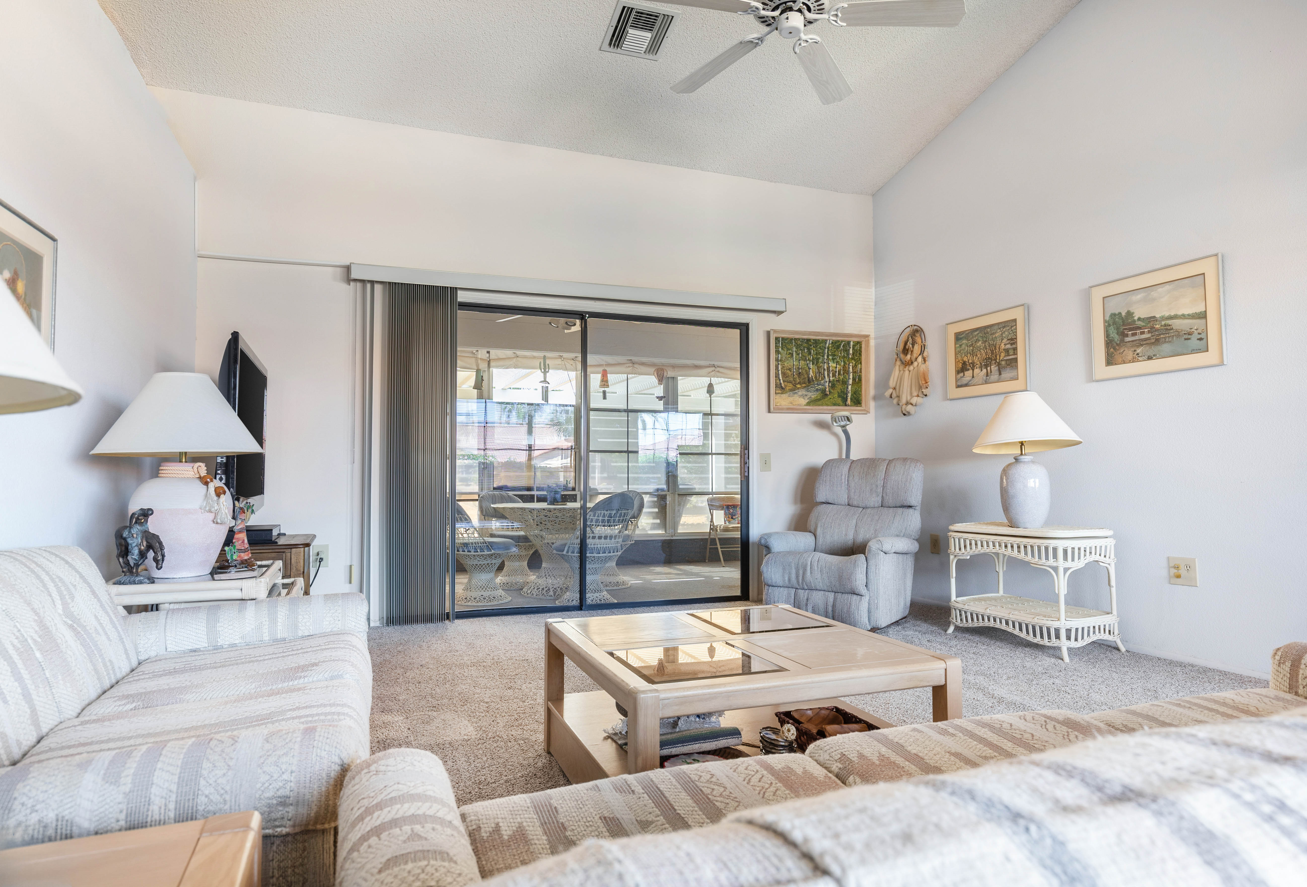 File:Real Estate Shoot Fri Mar 6 LivingRoom7.jpg