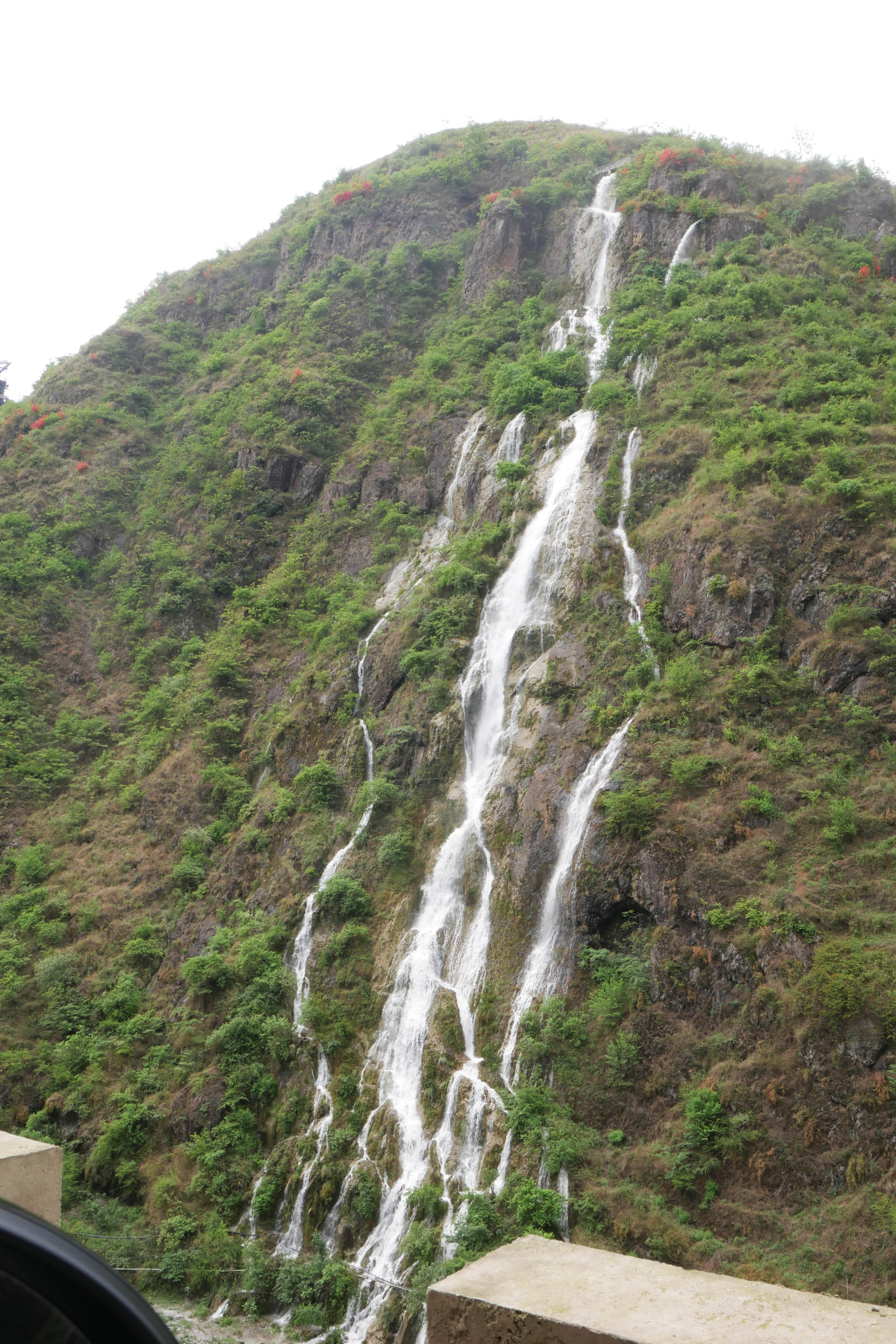 Xiaolongtan RailwayPumpedWaterfall.JPG