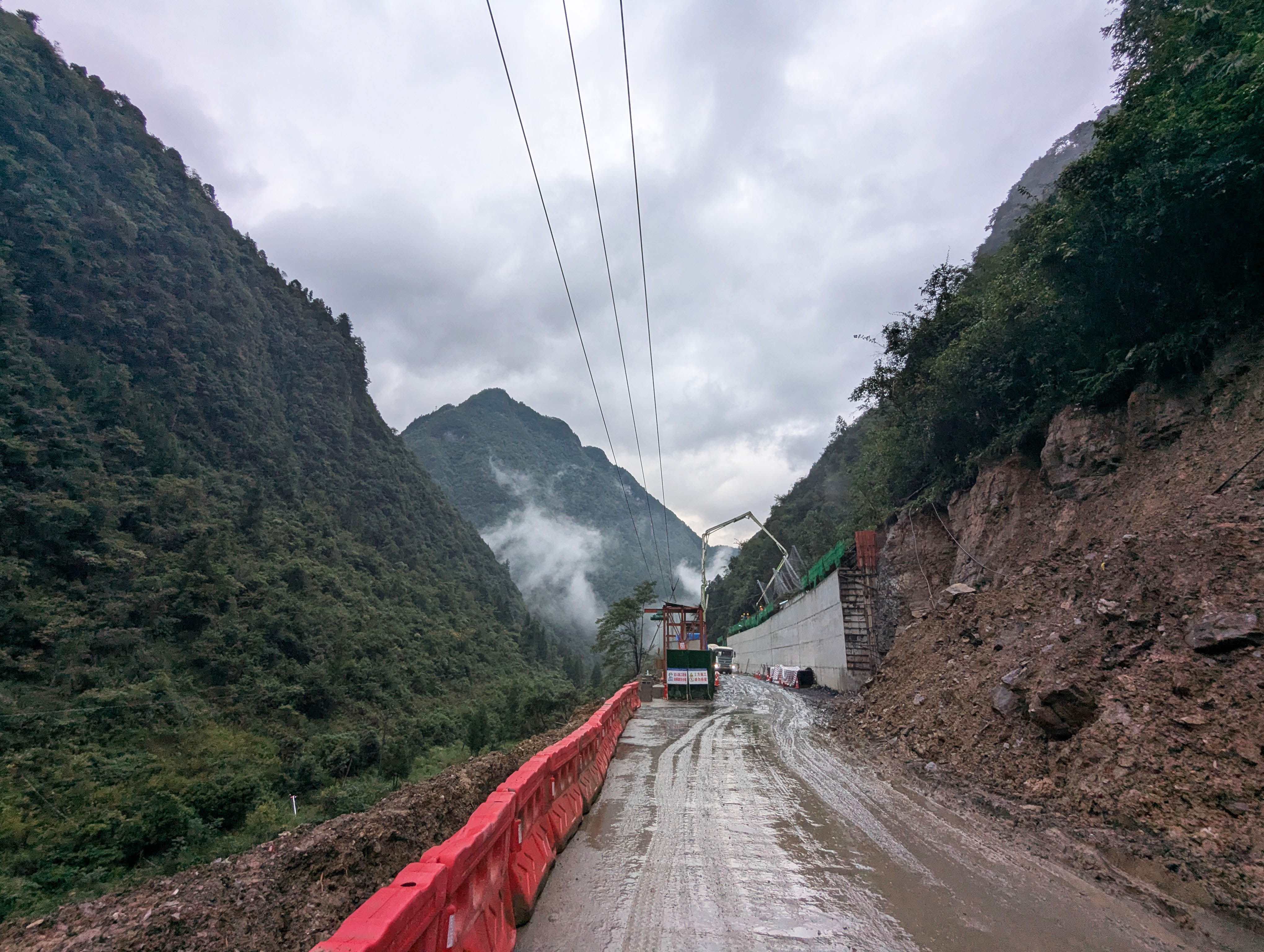 GanmingxiRailwayBridgeSlopes.jpg