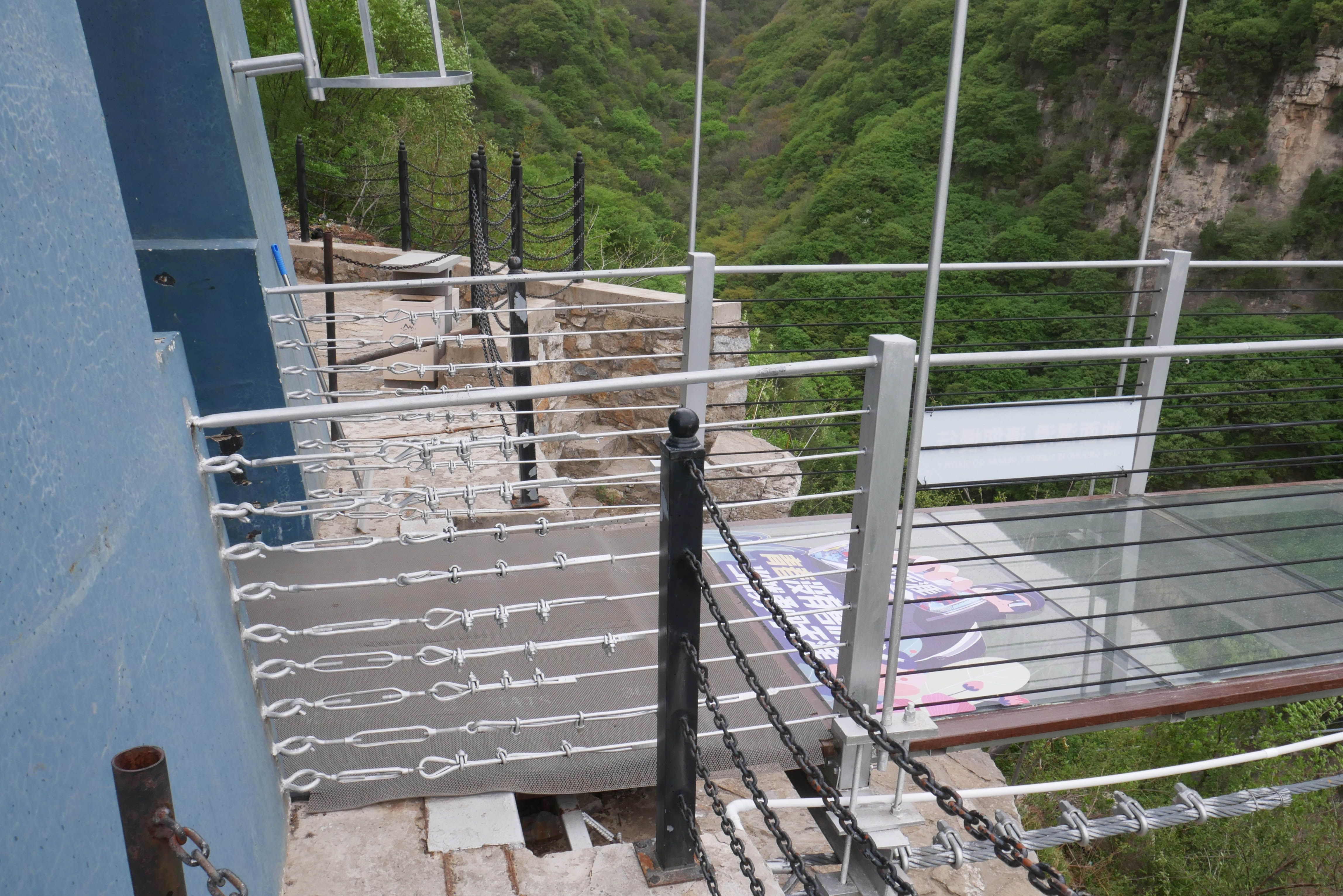 Yunqiushan GlassRailingEnd.JPG