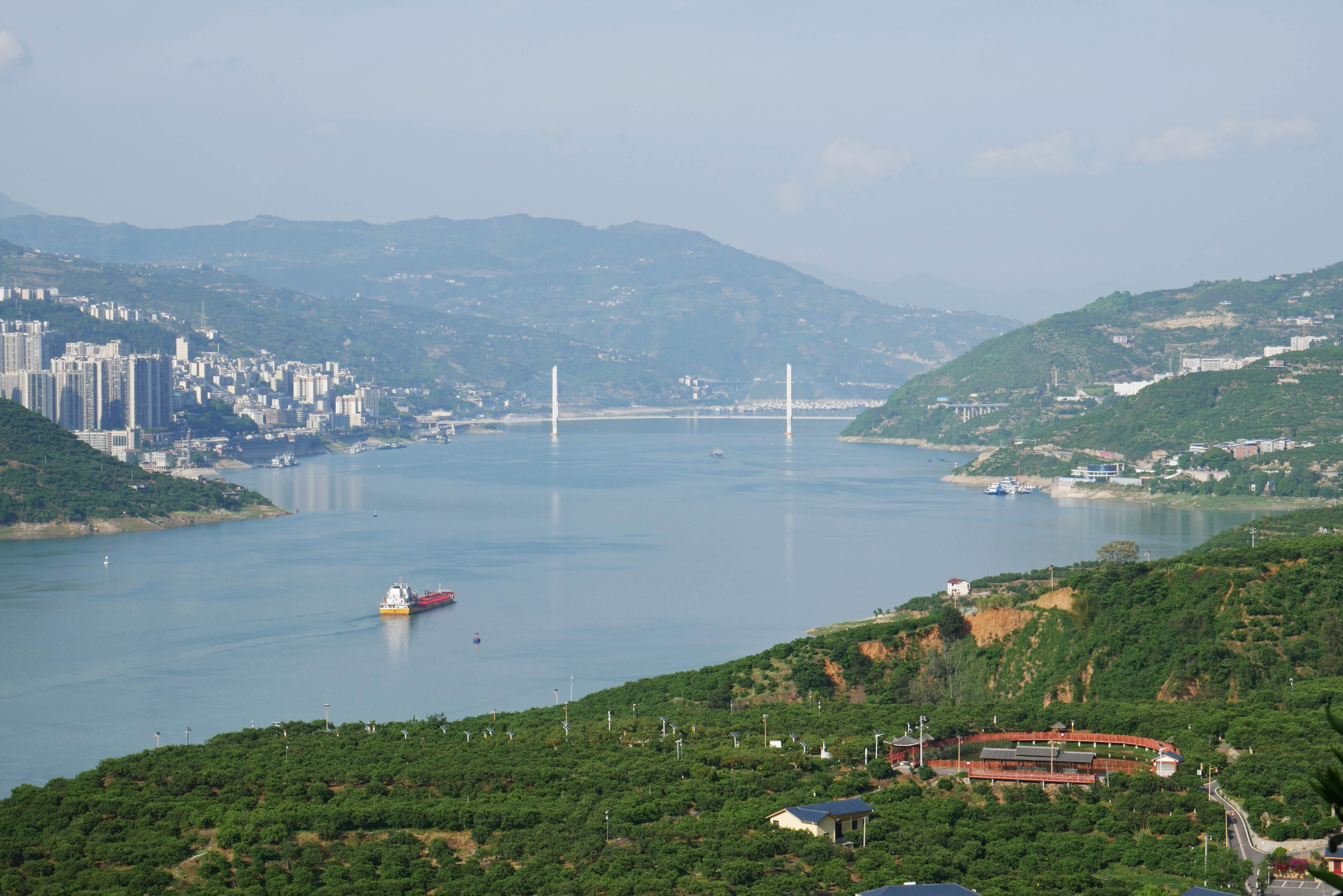 FengjiYangtzeLonglensFar.JPG