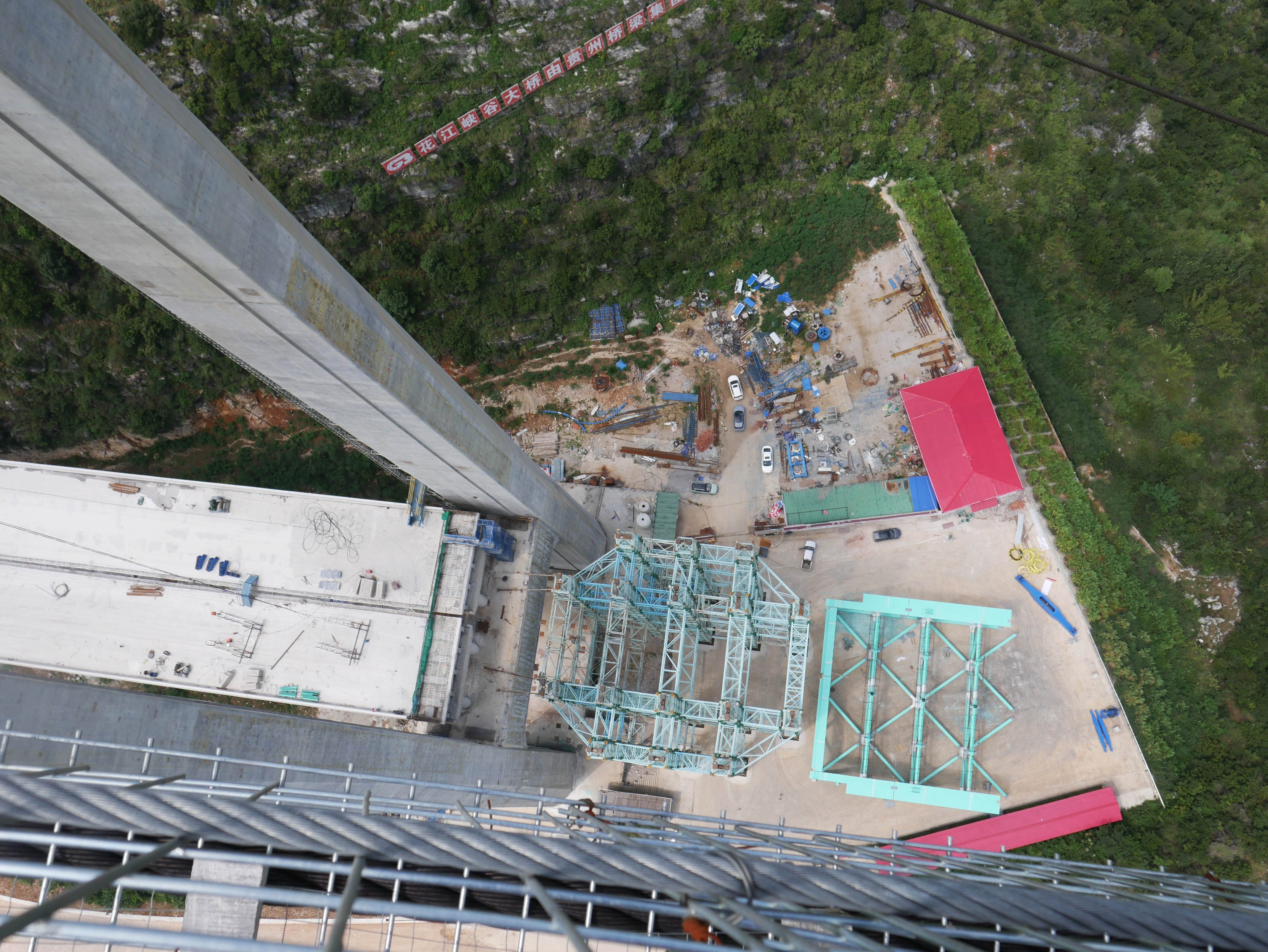 HuajiangDownTrussStaging.JPG