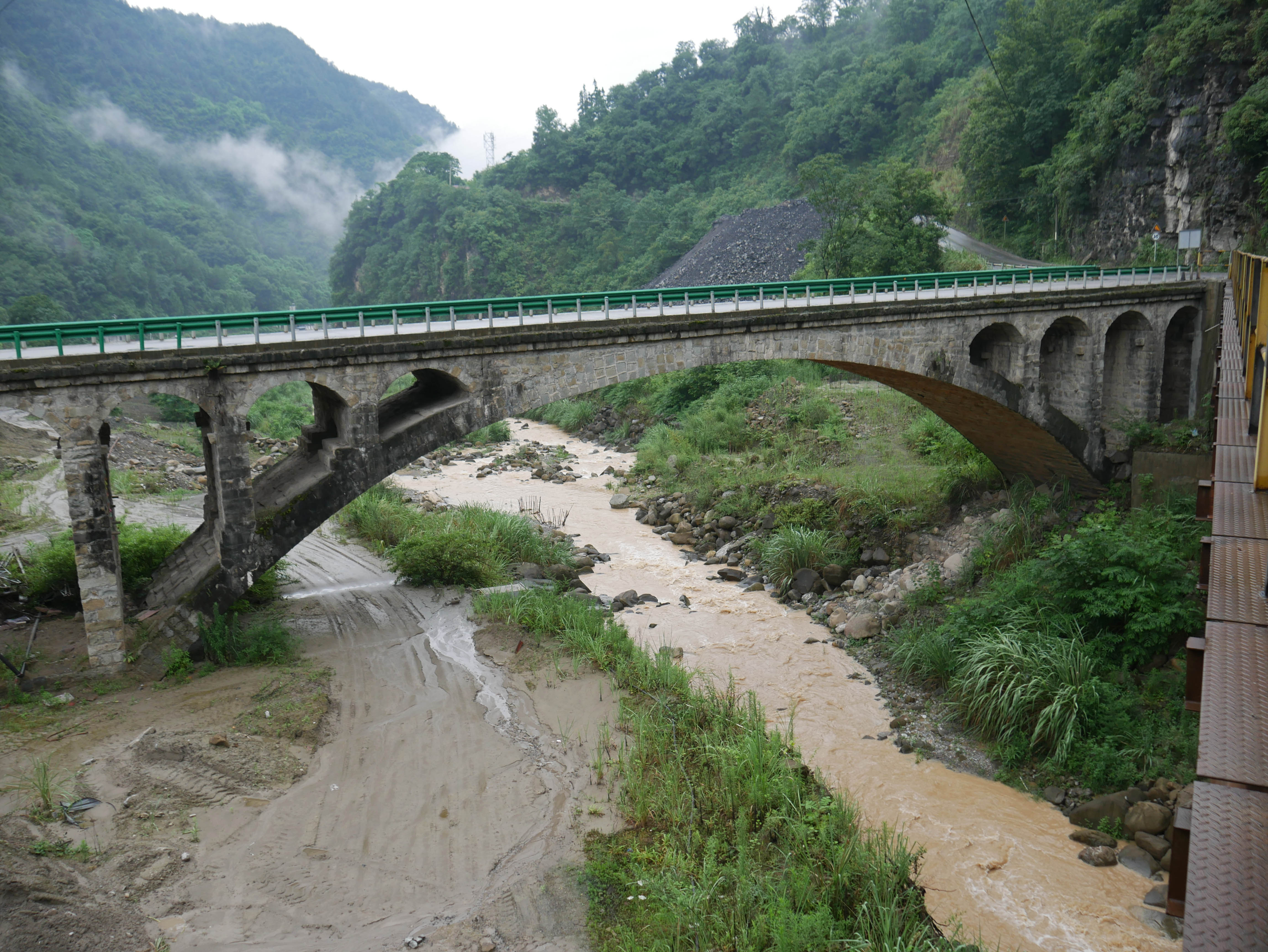 Shuanghekou Bridge WuyunkaiStoneArch.JPG