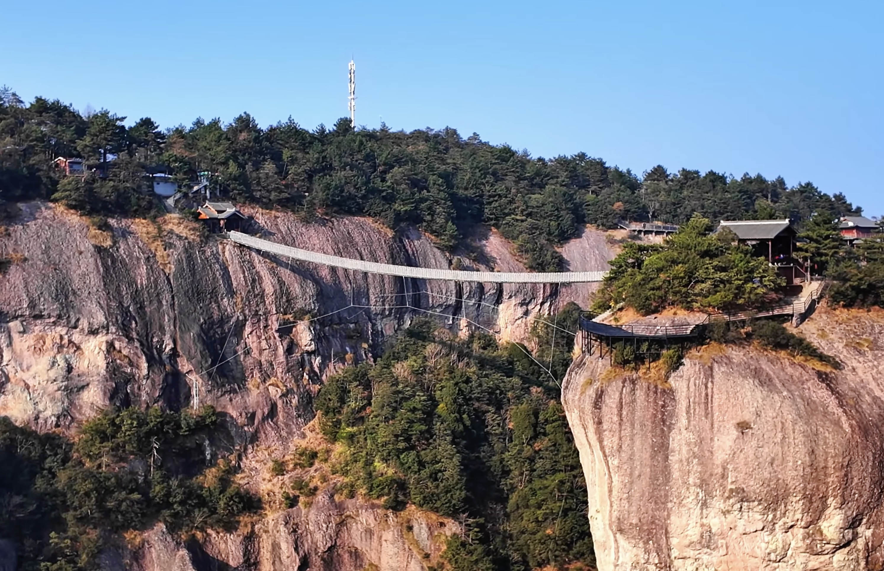 Nanhai FootbridgeSunRock.jpg