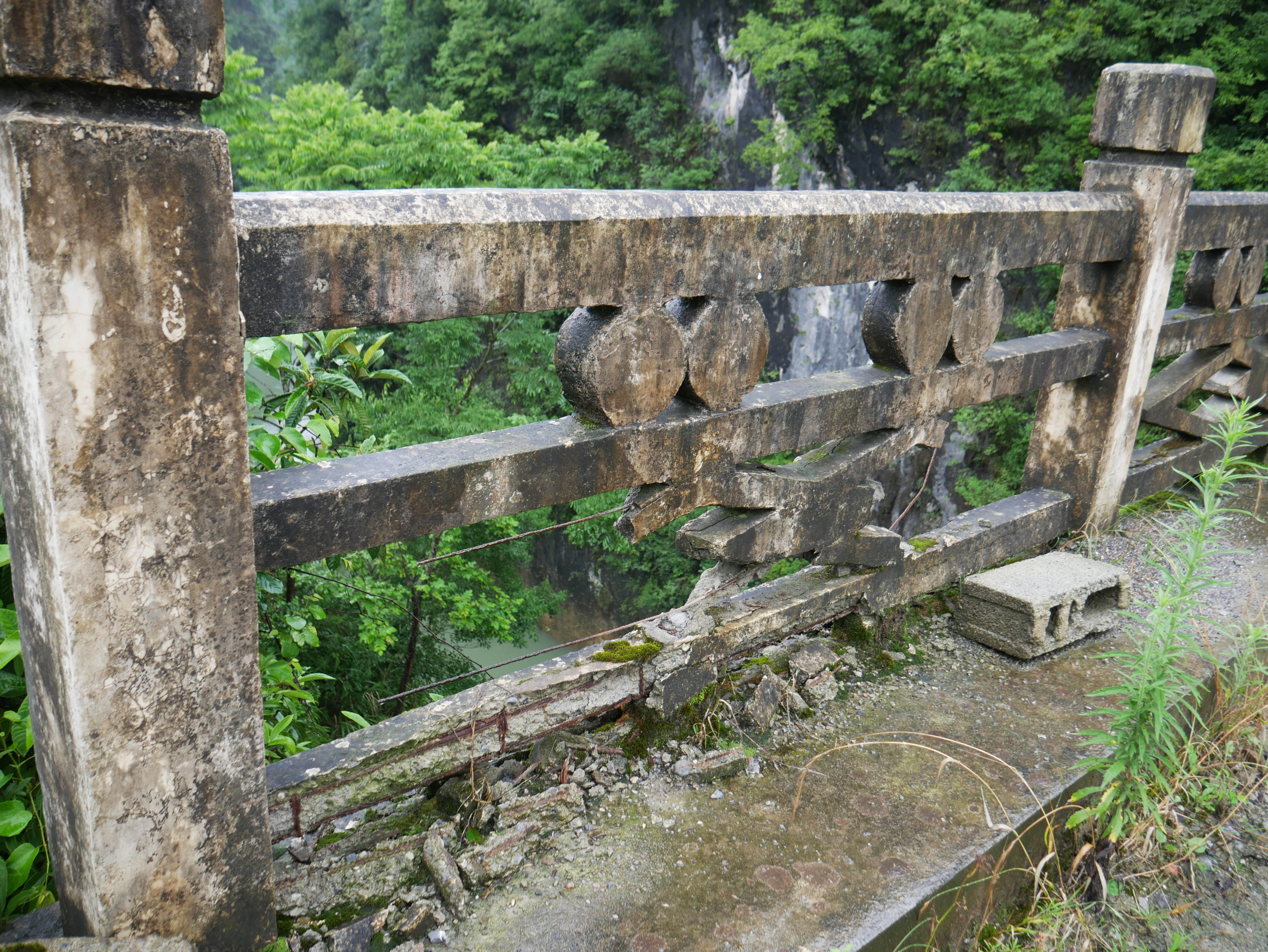 Fenshuihe OldArchRailing2.JPG