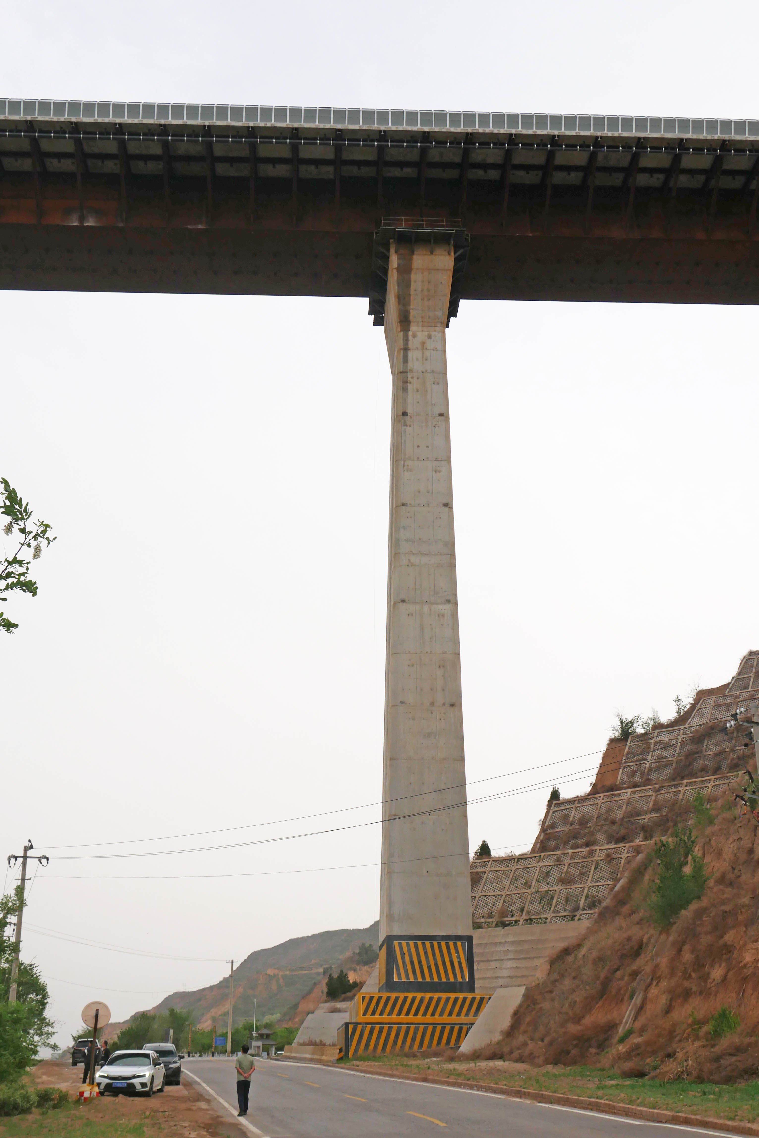 Huanghe LinyiPierGraySky.JPG