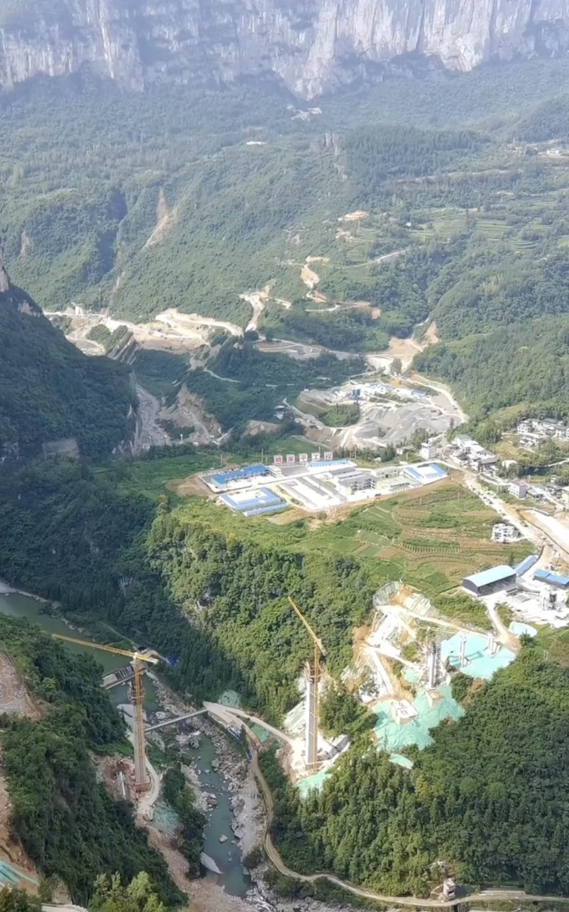 Qingjiang Bridge YaojiapingVeryHighDrone.jpg
