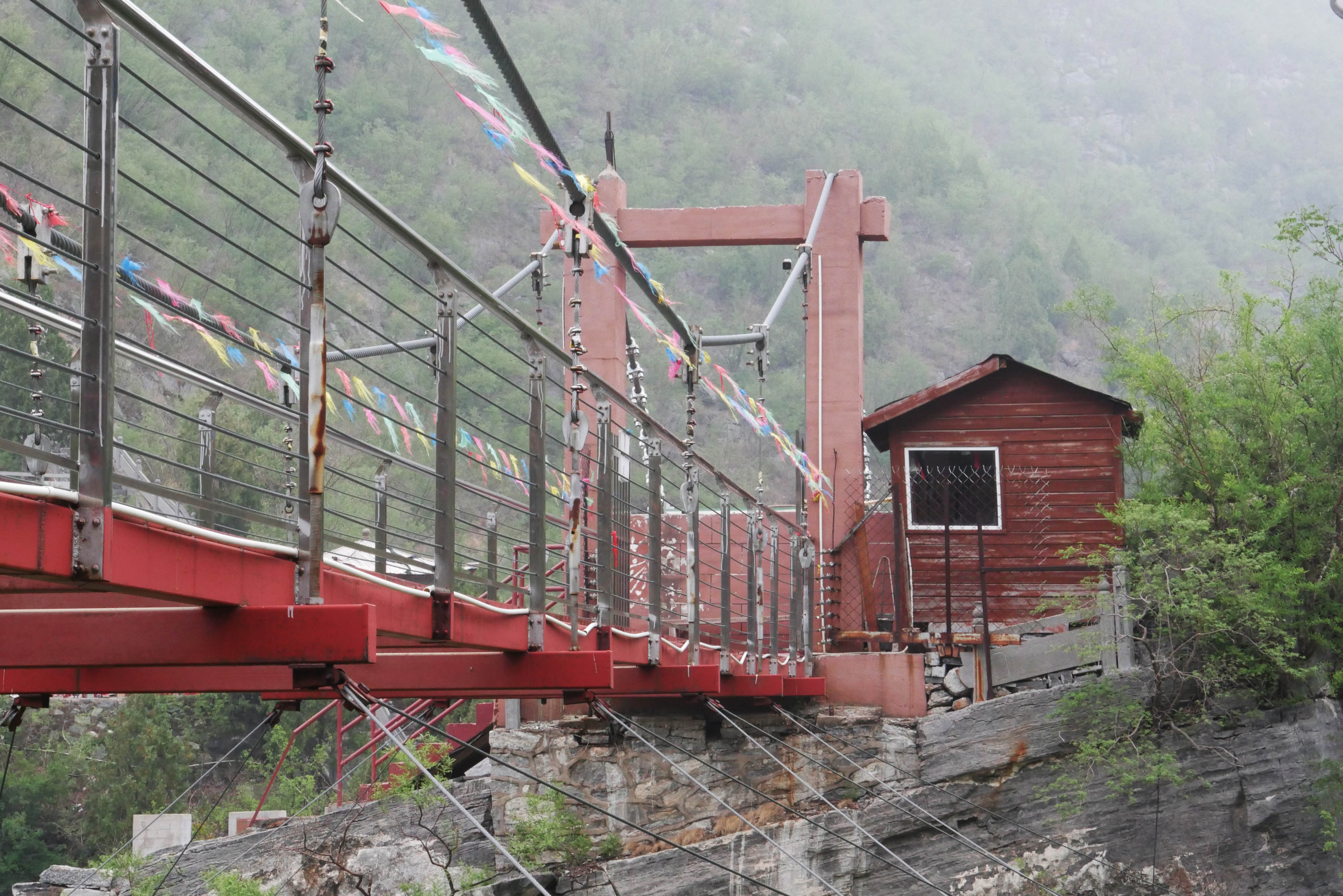 YunmengshanFootbridgeLonglens.JPG