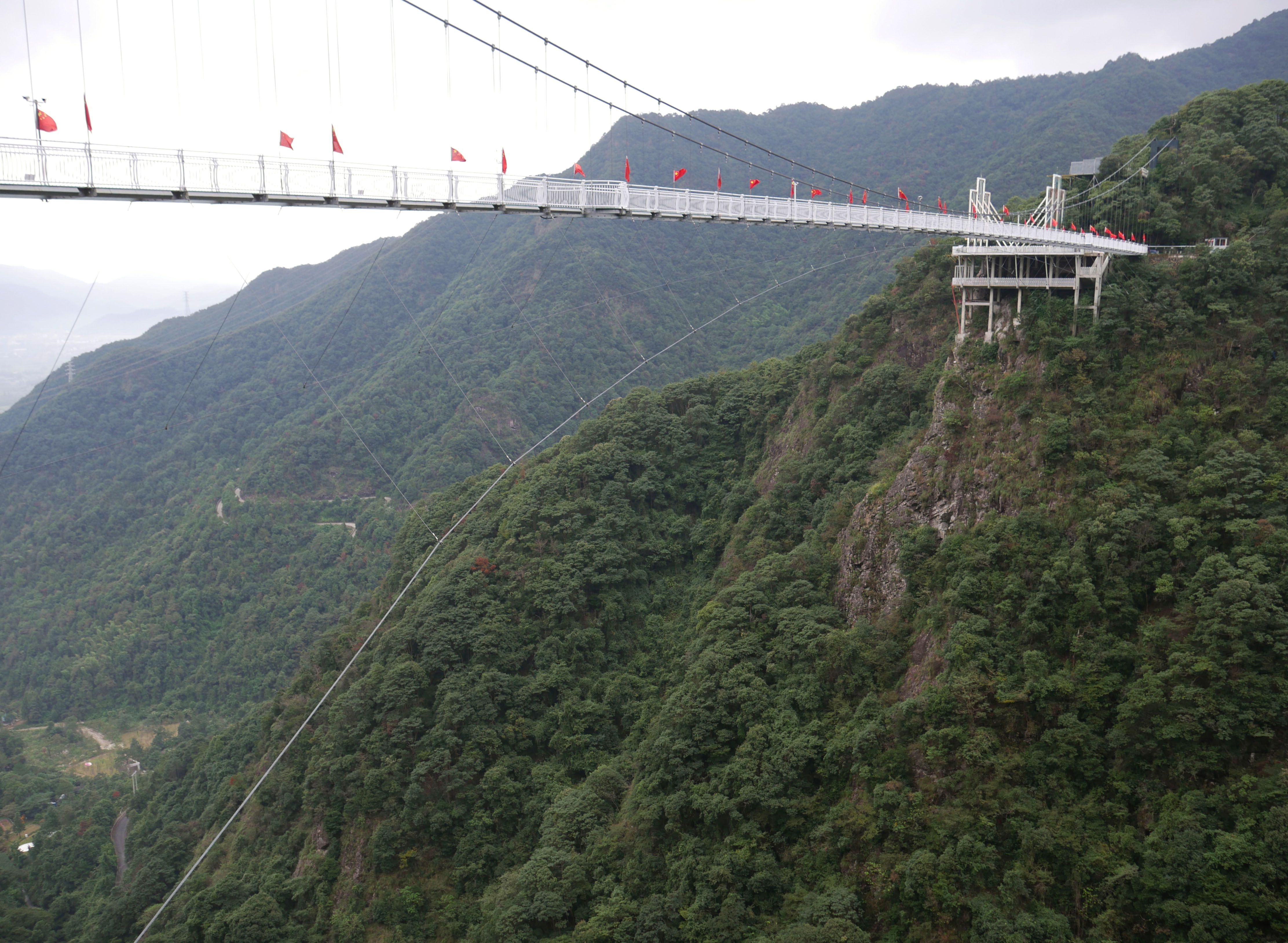 Lianghuangshan GlassHalfSpan.JPG