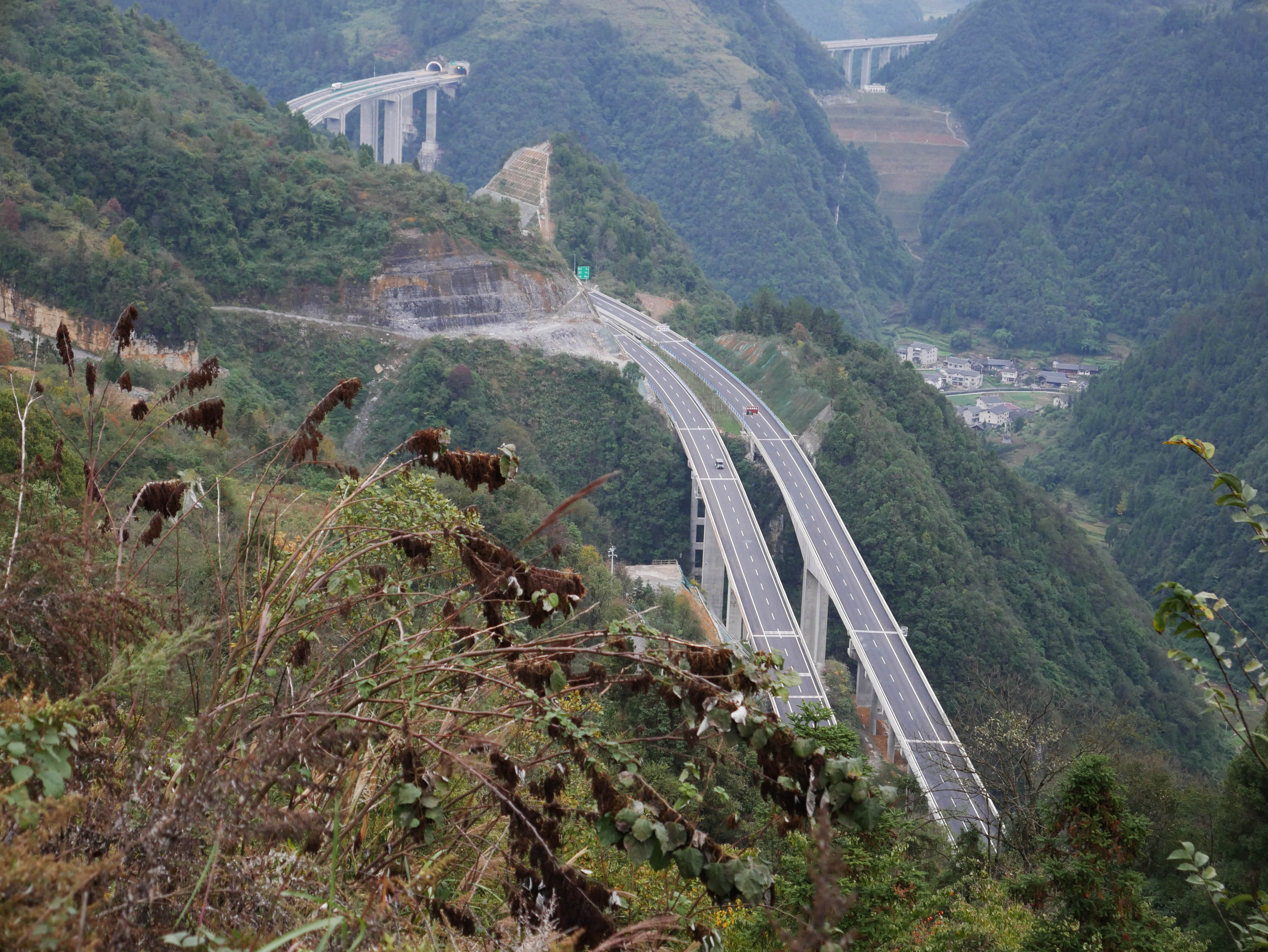 YuquangouTwoLonglens.JPG