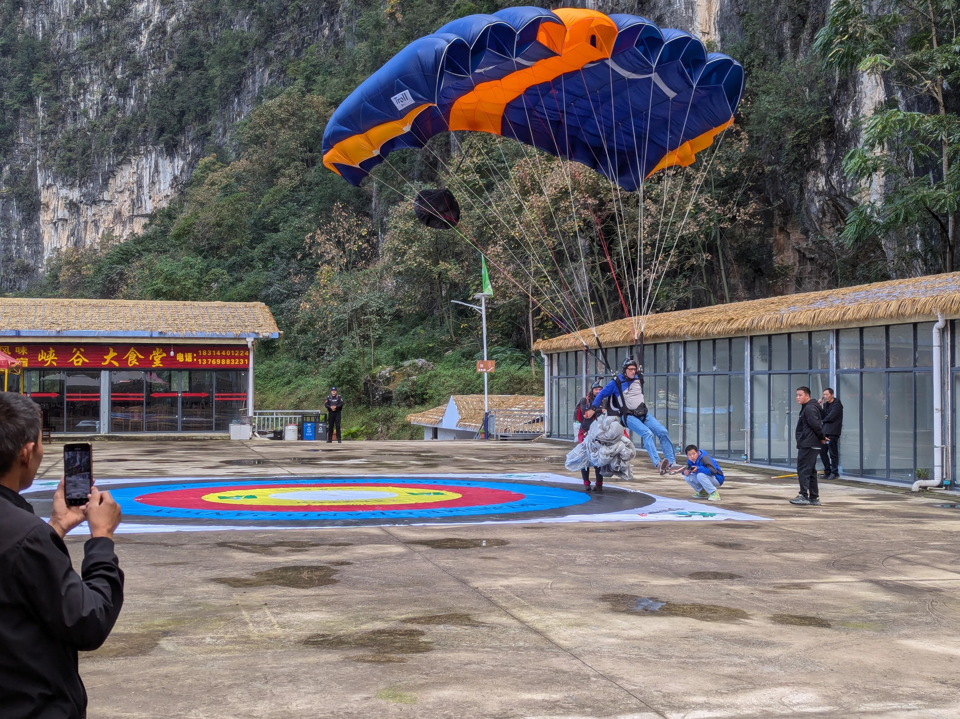 Nizhuhe DecemberOrangeBlueChute.jpg