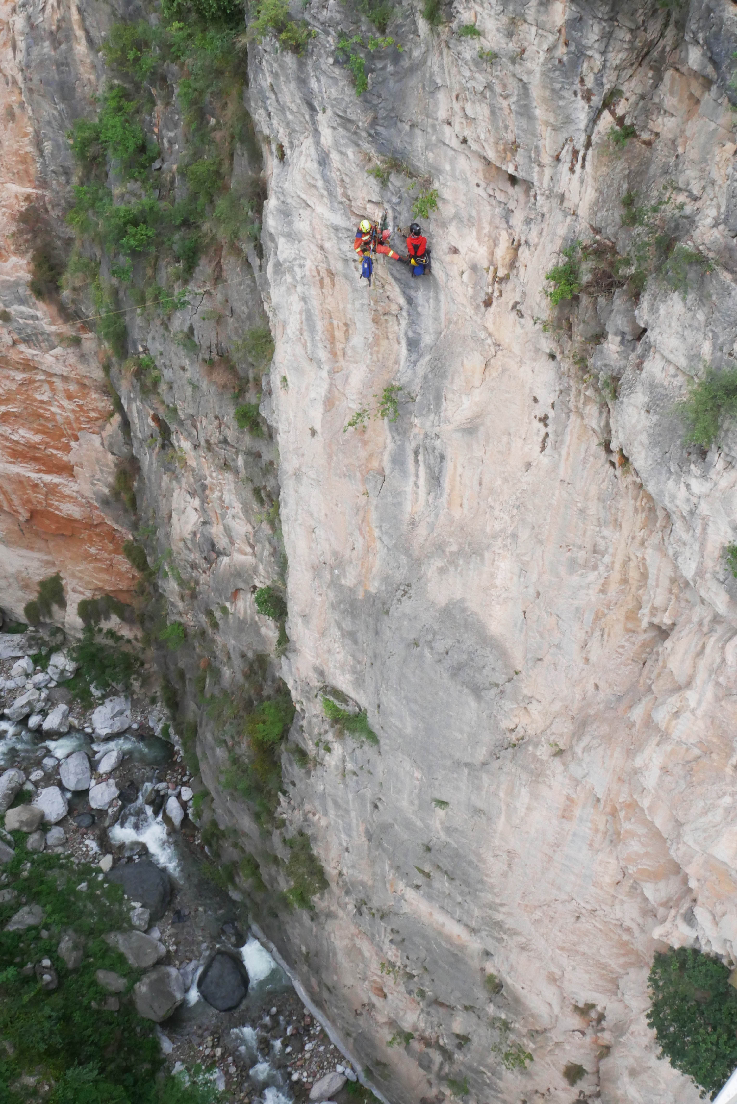 ShangwujiaoPipelineRescuers.JPG