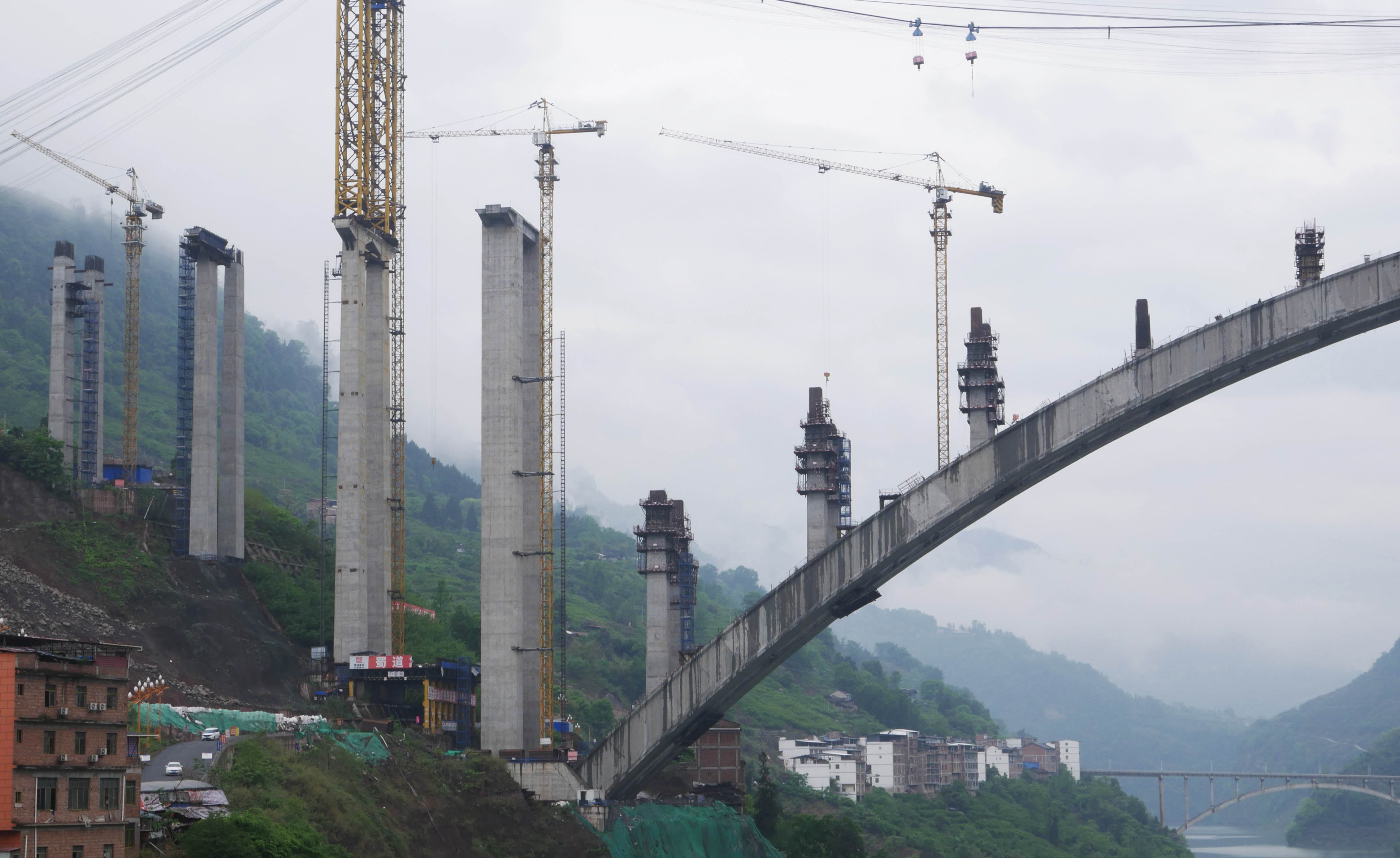 XiningheArchLonglensGraySky.JPG