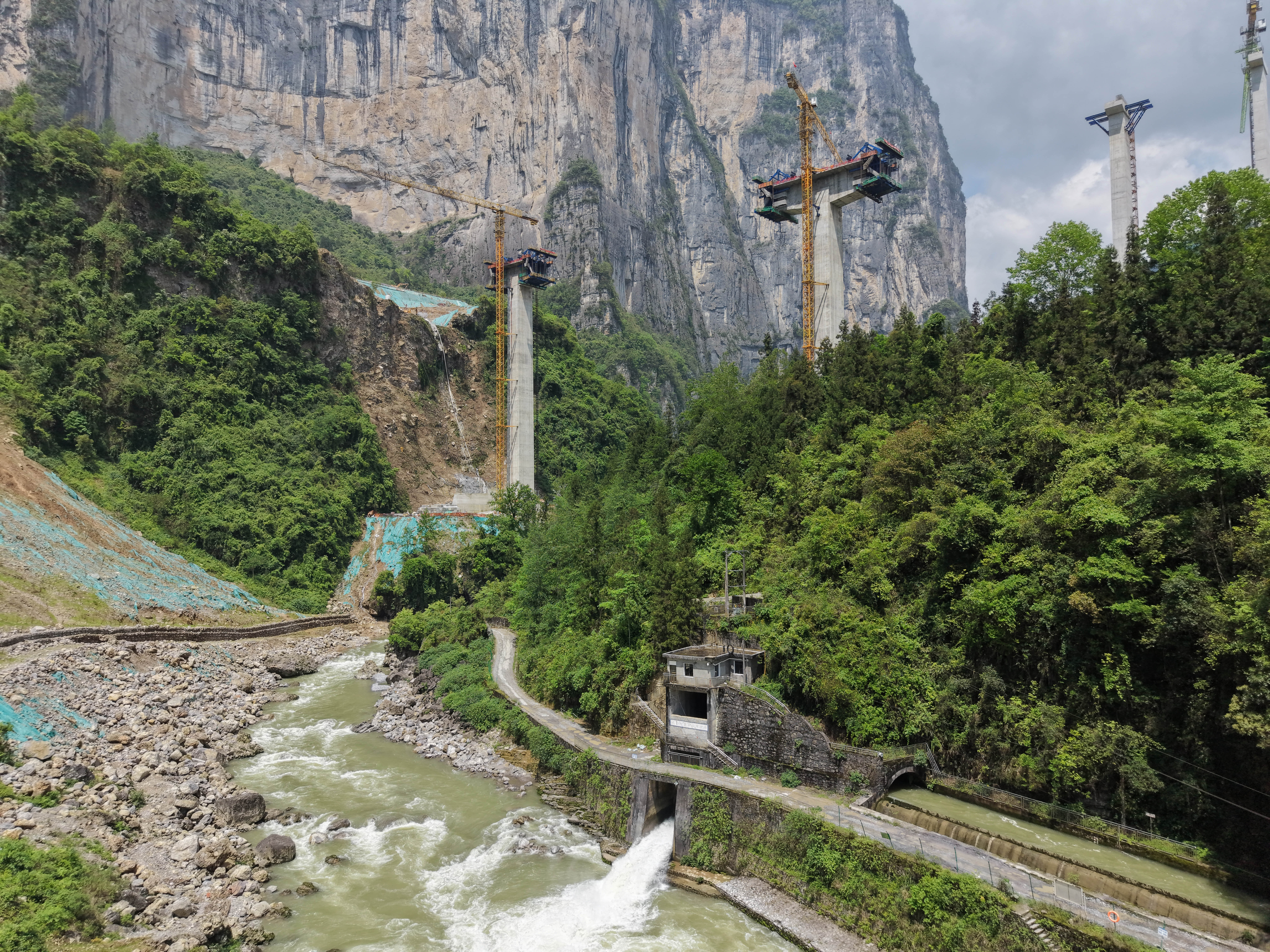 Qingjiang Bridge YaojiapingRiver.JPG