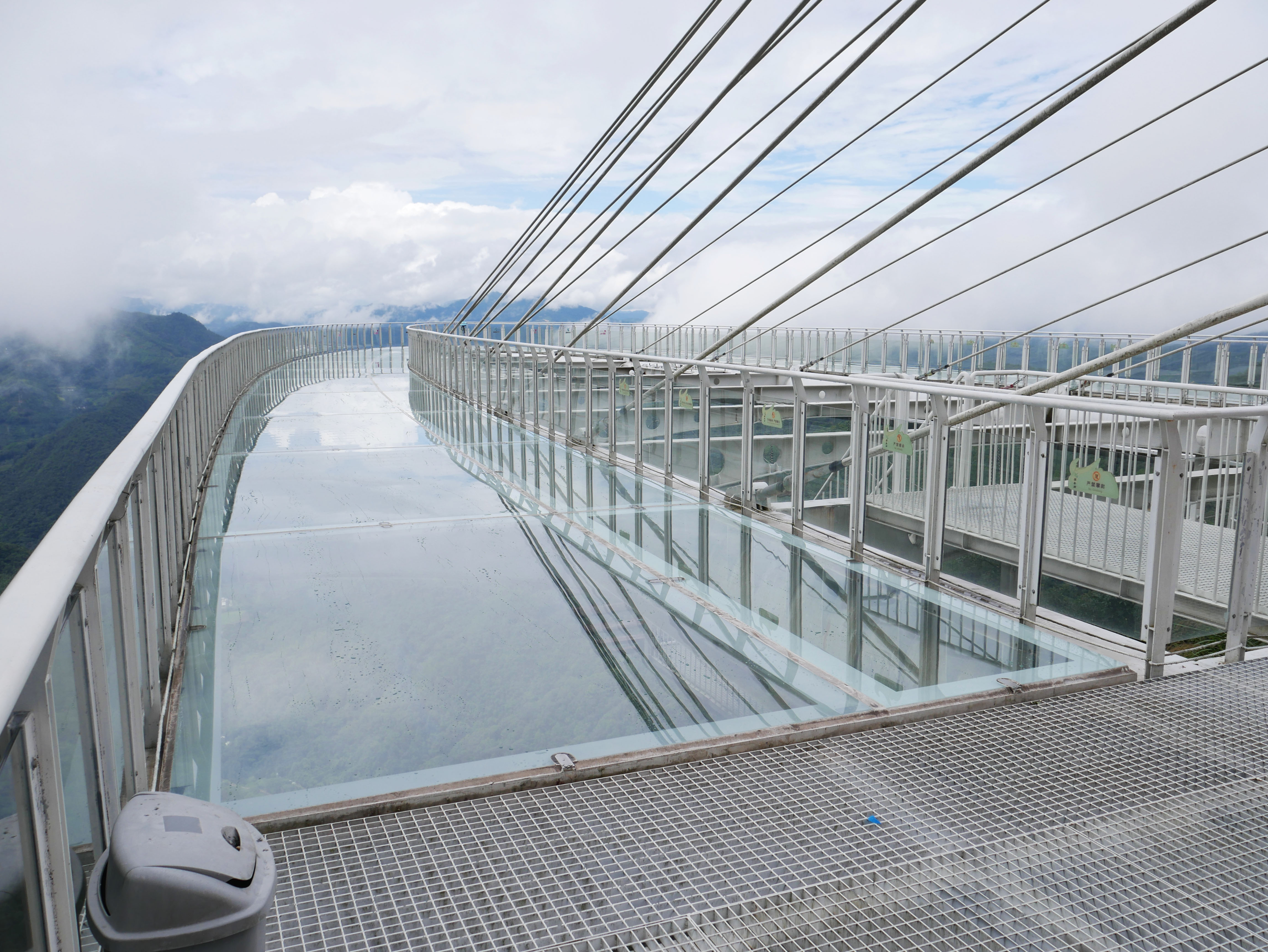 Shiniushan GlassReflection.JPG