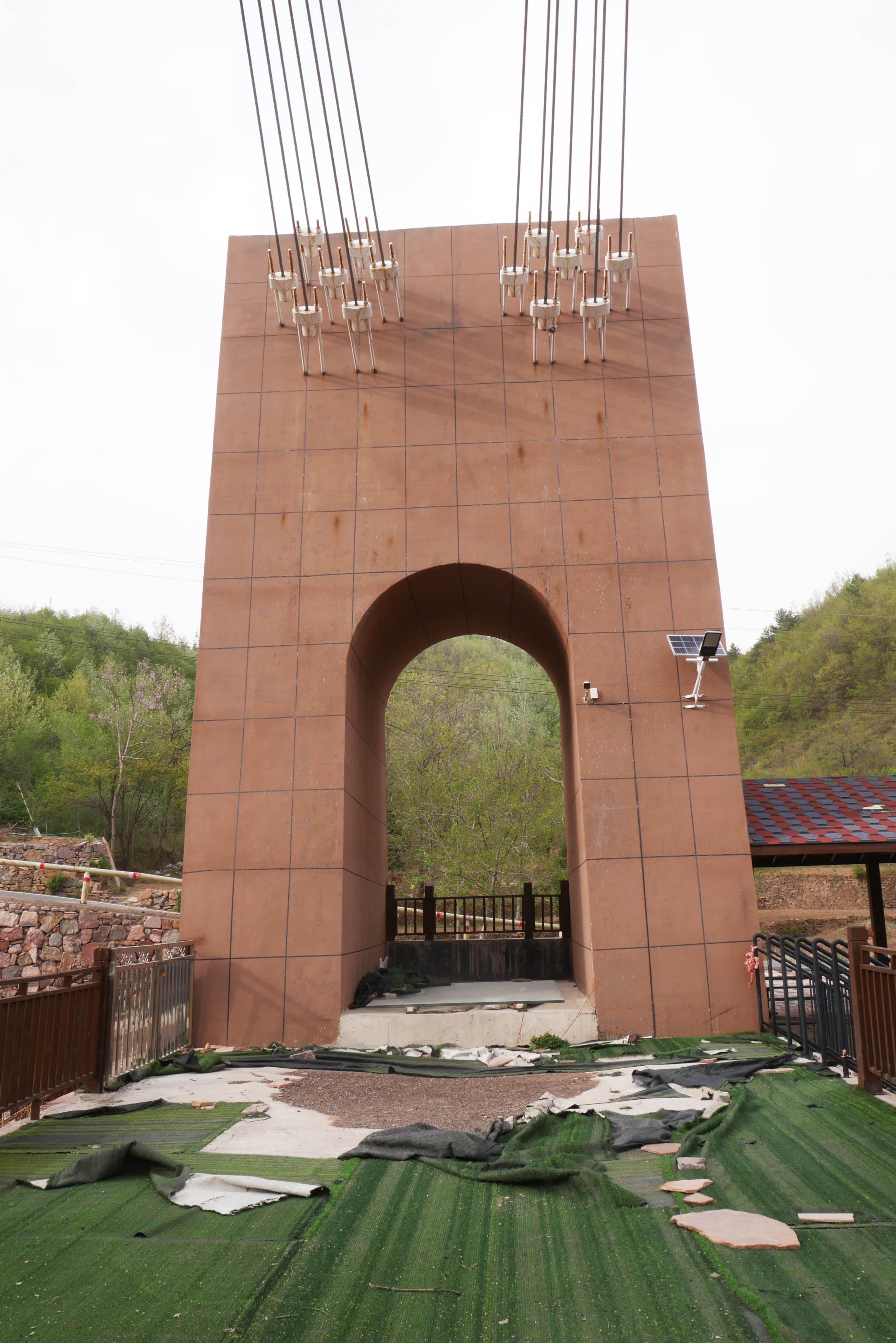 Taihang GlassFootbridgeBrownTower.JPG