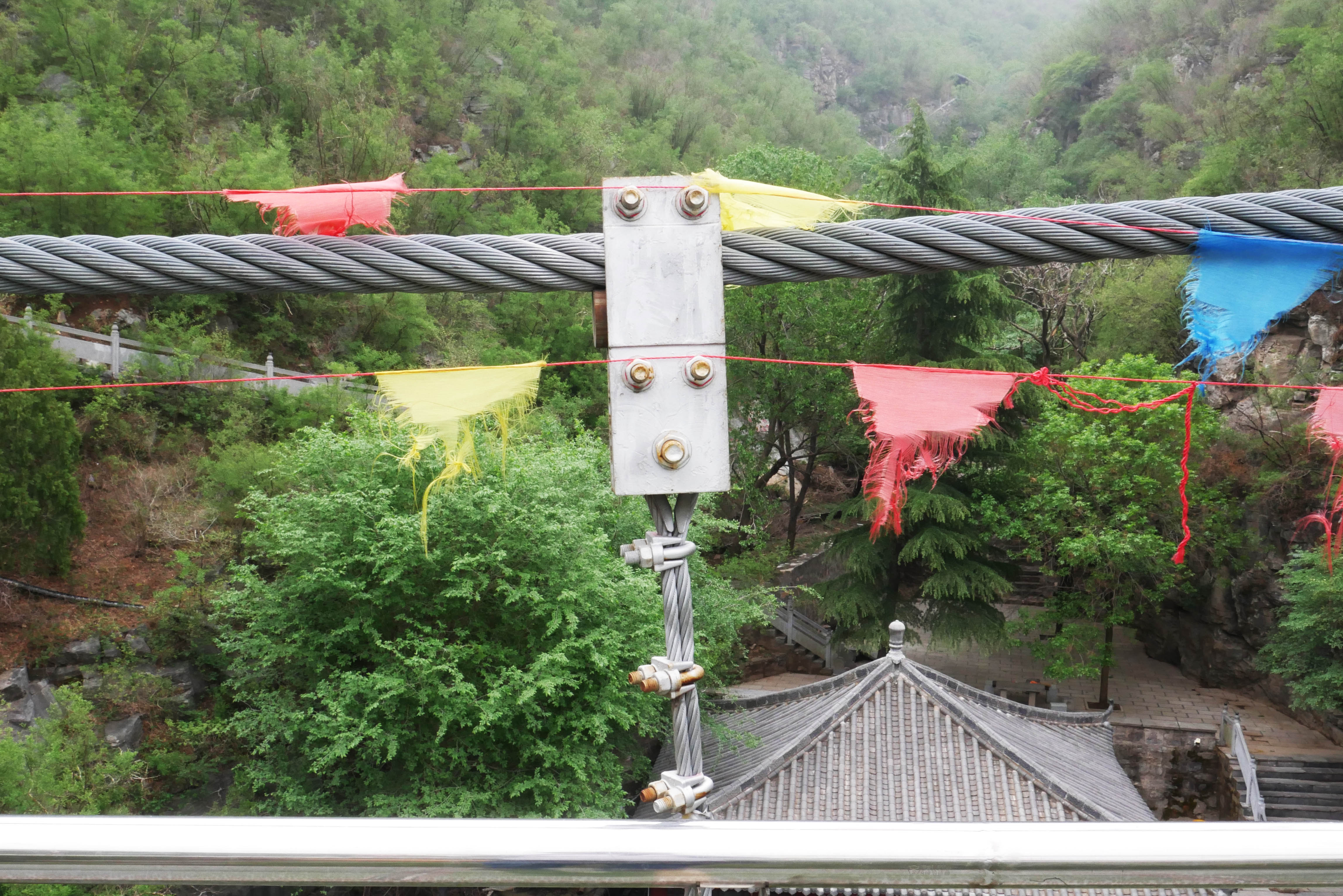 YunmengshanFootbridgeClampSide.JPG