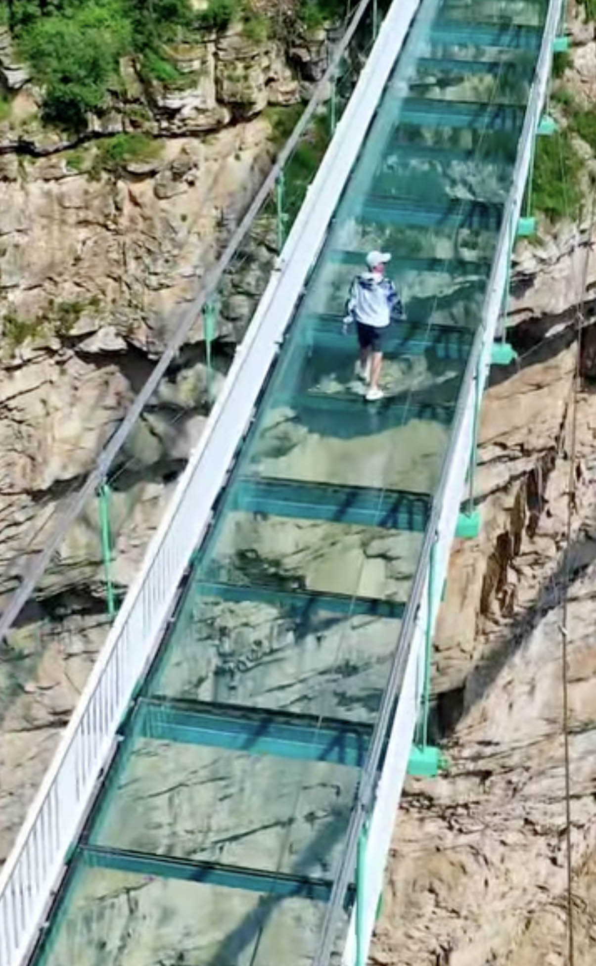 TianjishanGlass FootbridgePerson.jpg