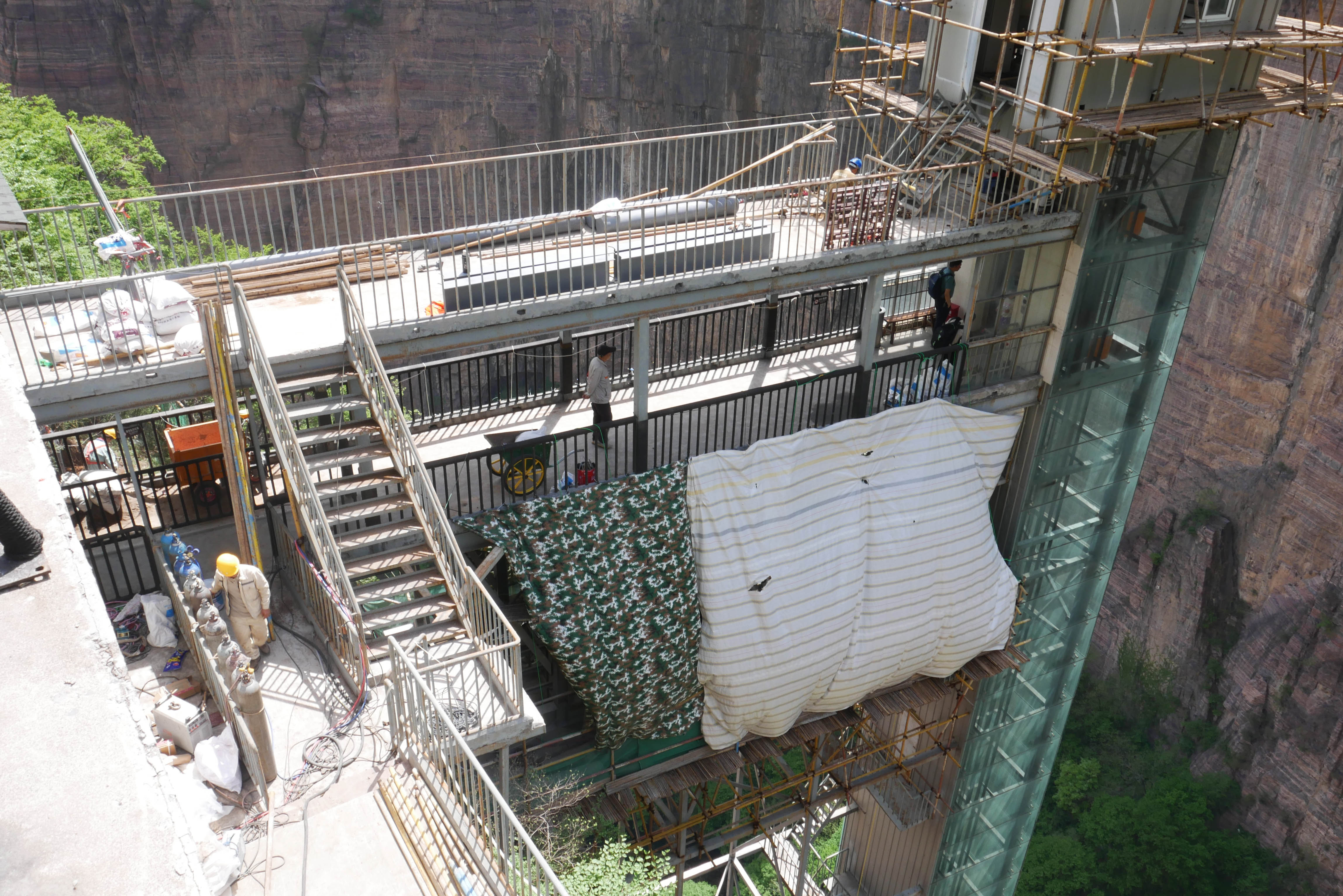 Baligou ScenicElevatorSmallWalkway.JPG