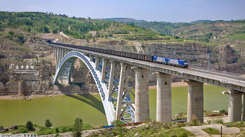Huanghe Railway Bridge ZhunshuoTrain.jpg