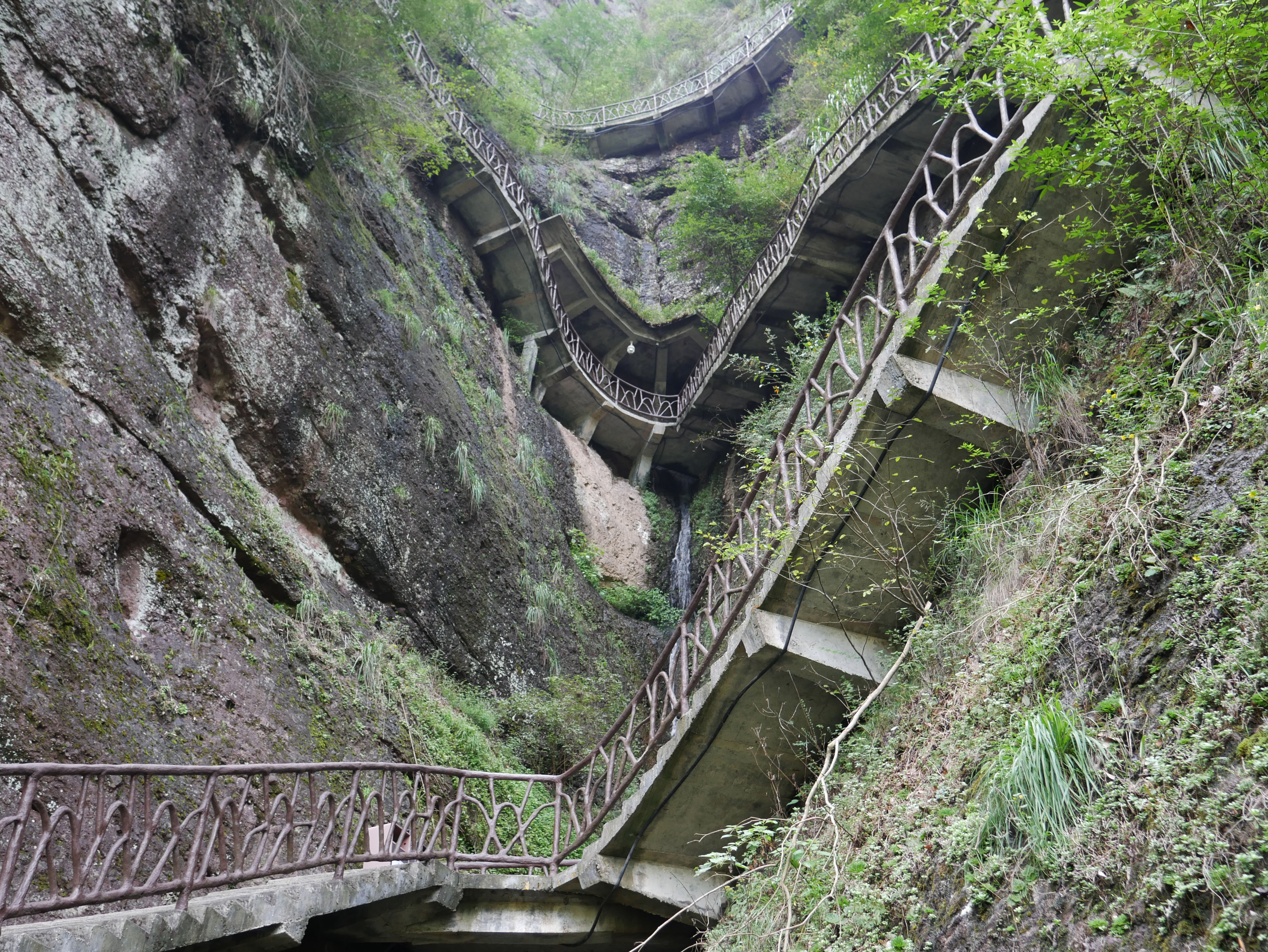 ShijiufengJingquiScenicAreaCliffStairs2.JPG