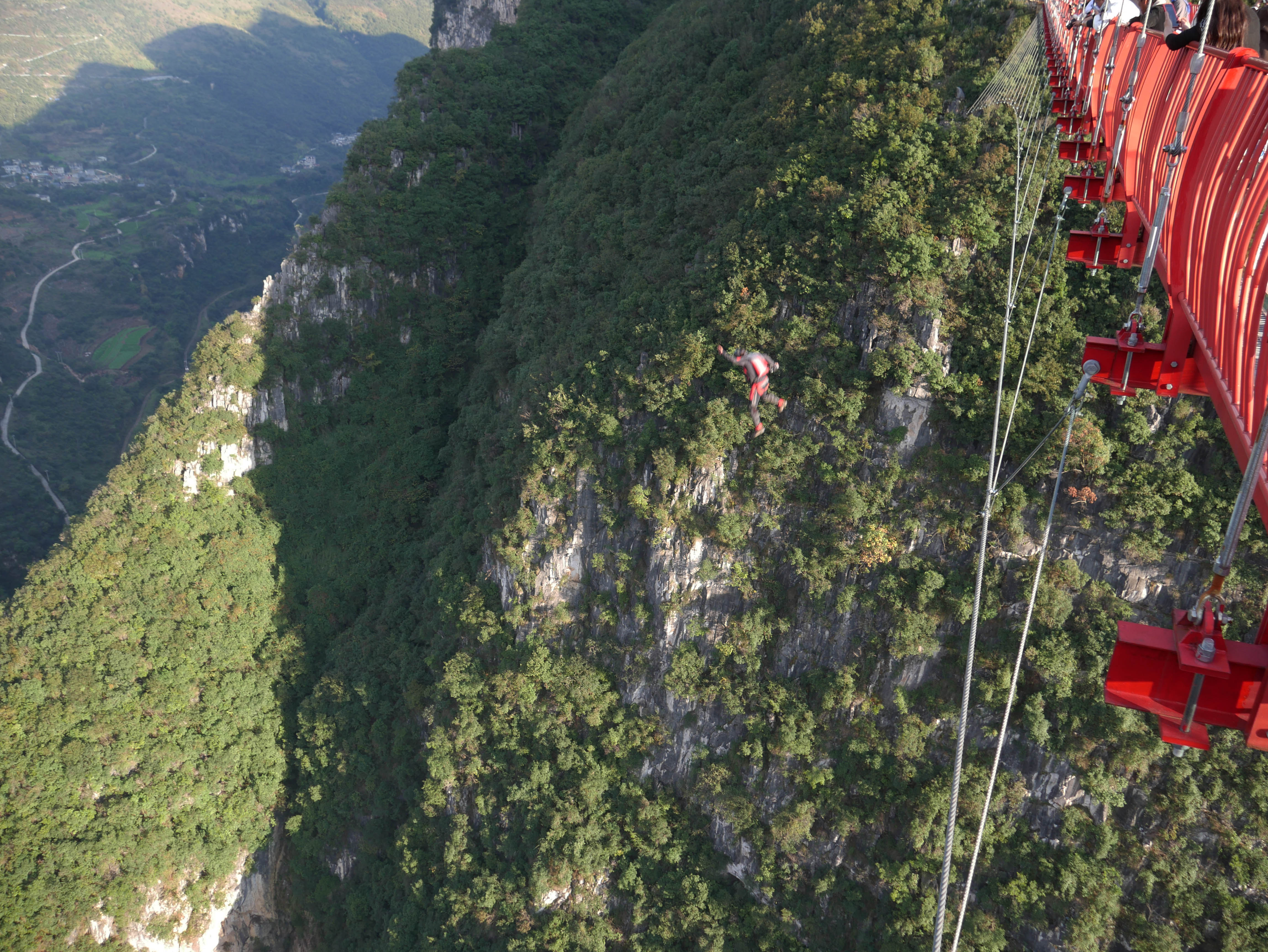 NizhuheFootbridgeJumperBlur.JPG
