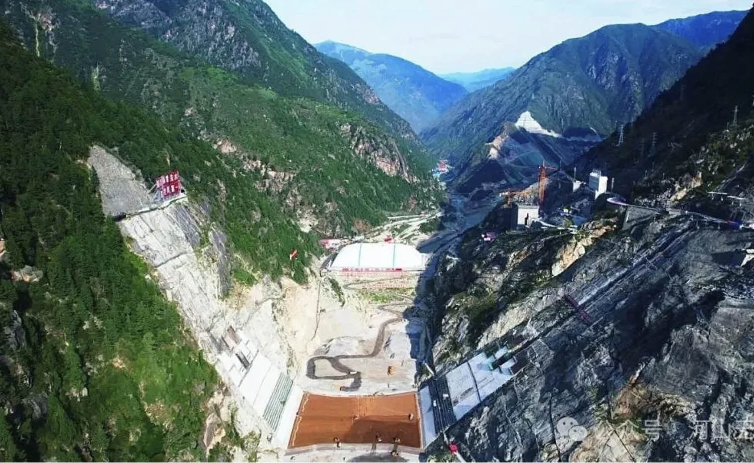 Shuangjiangkou HydropowerConst2.jpg