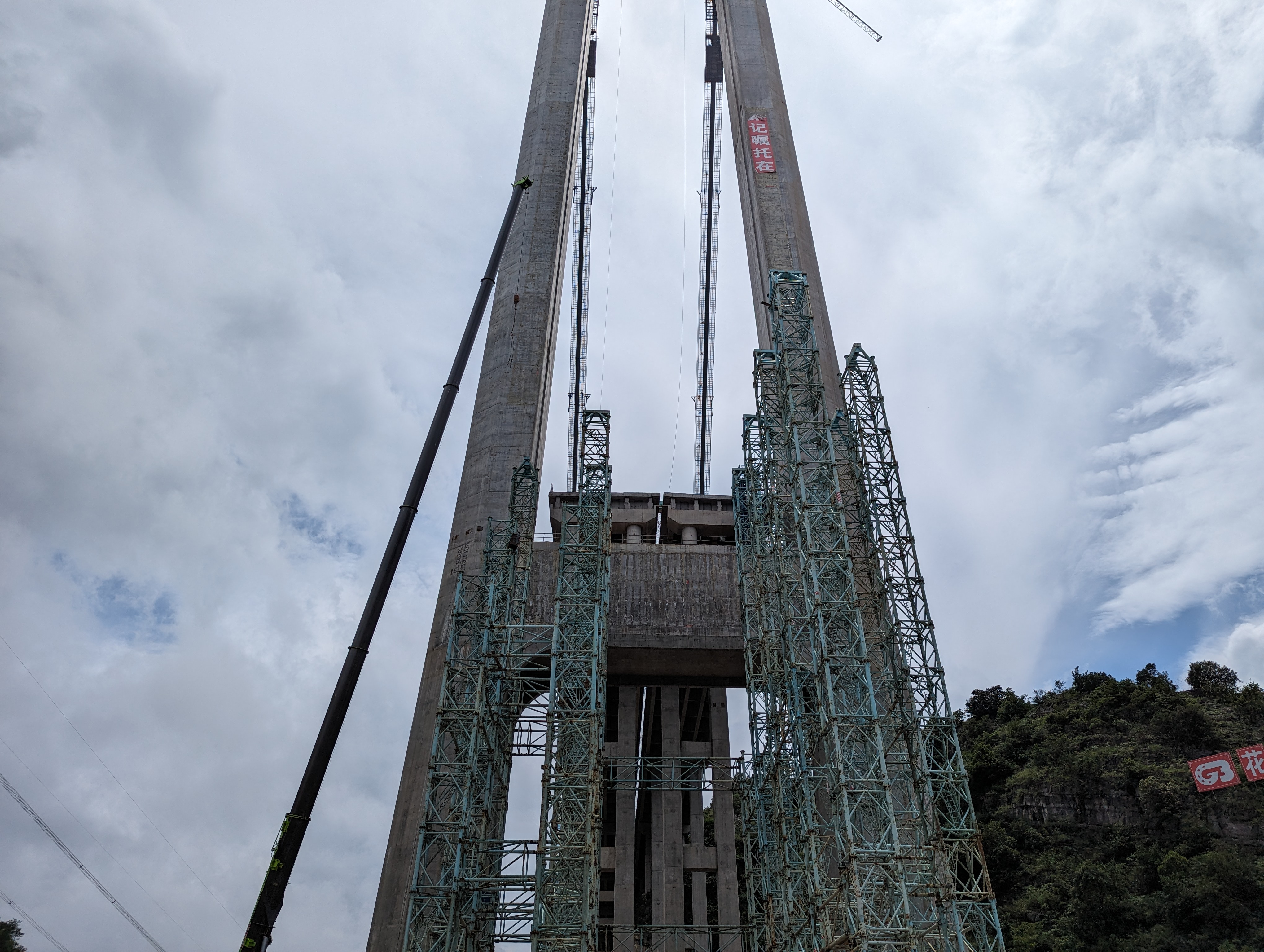 HuajiangTrussRemoval.jpg