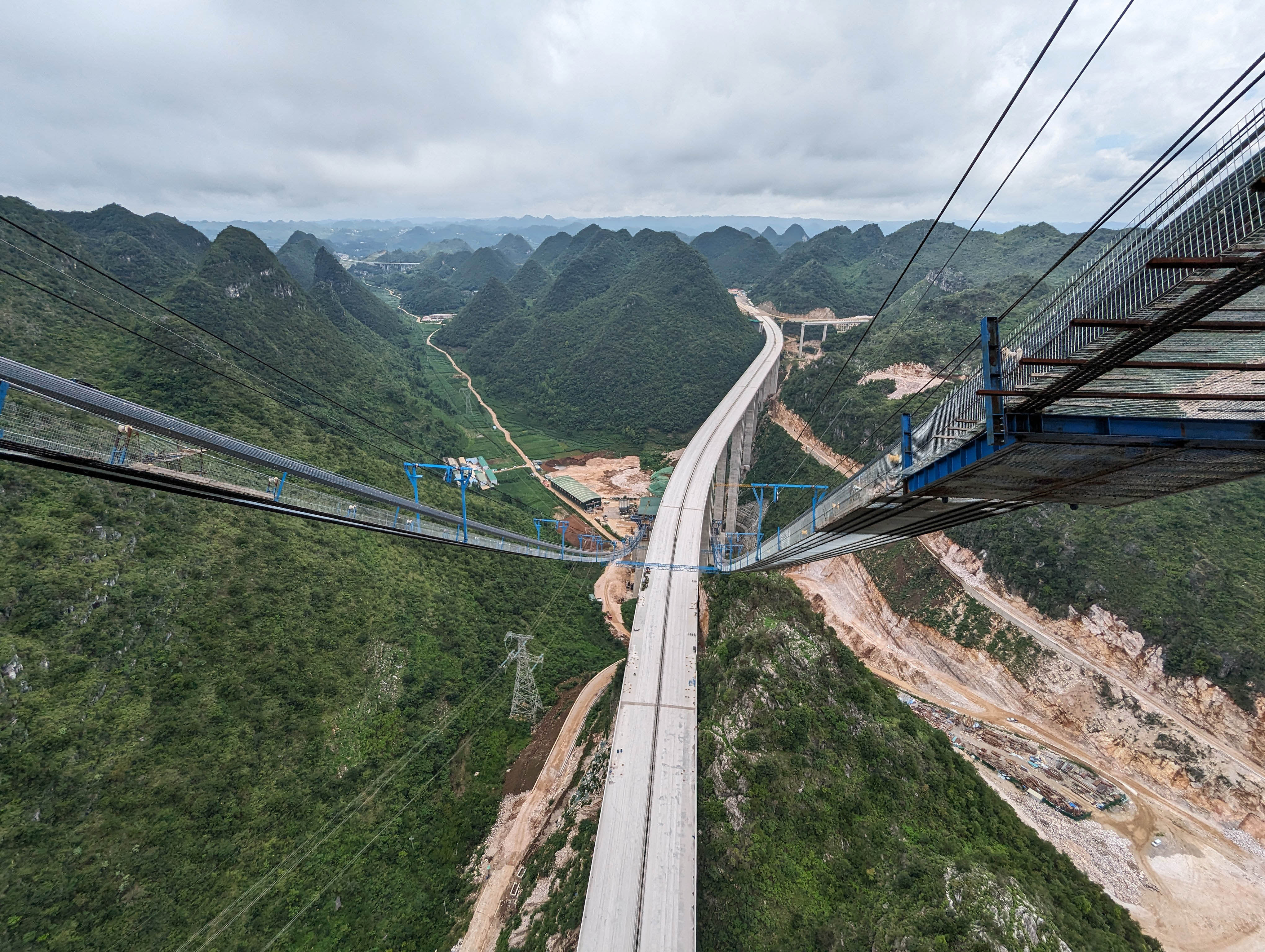 HuajiangBacksideCablesRoad.jpg