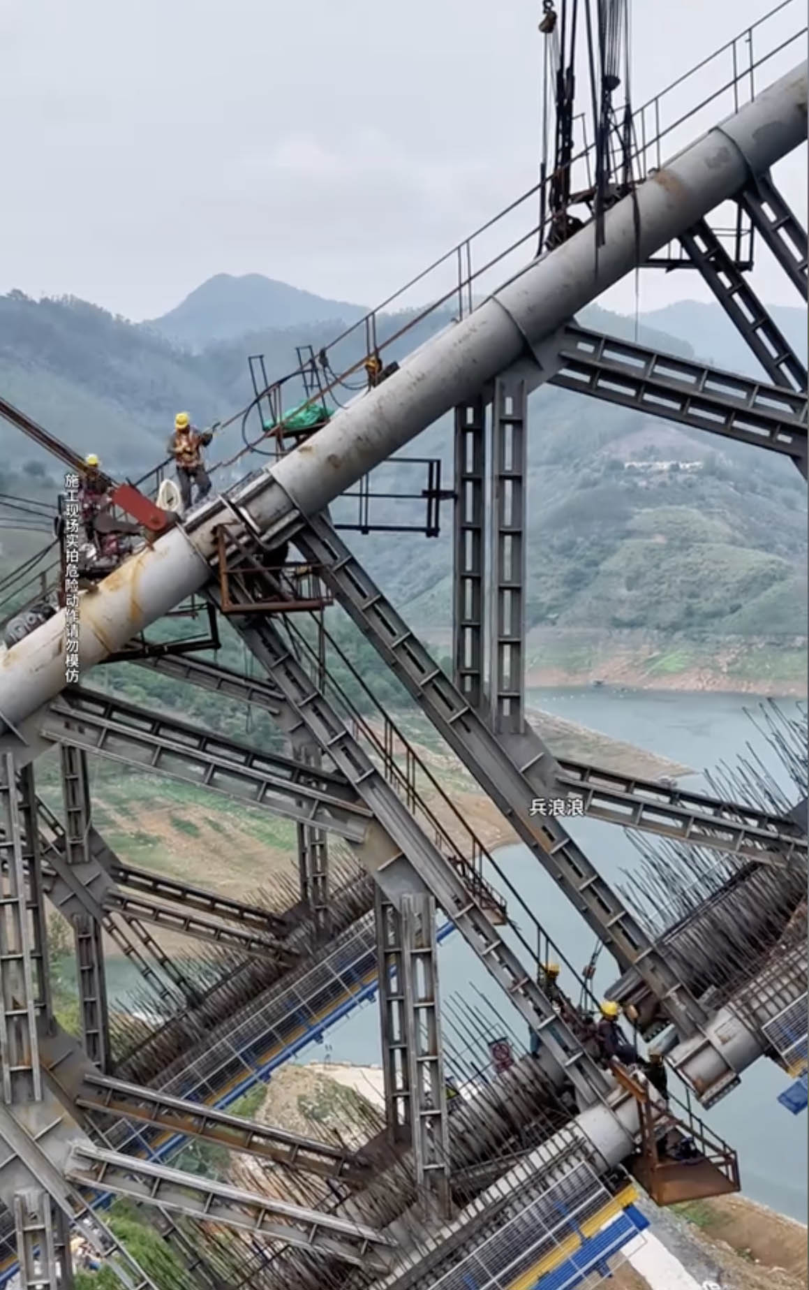 Hongshuihe railway bridge Huangbai Connection.jpg